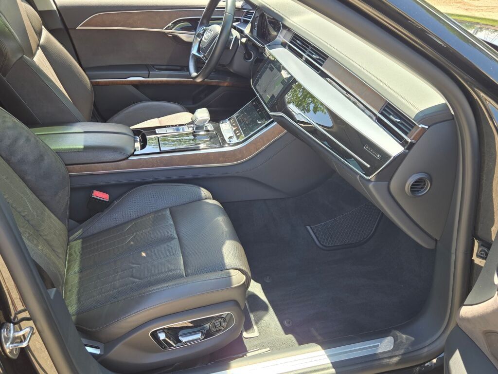 2022 Audi A8 L 55 Quattro photo 6