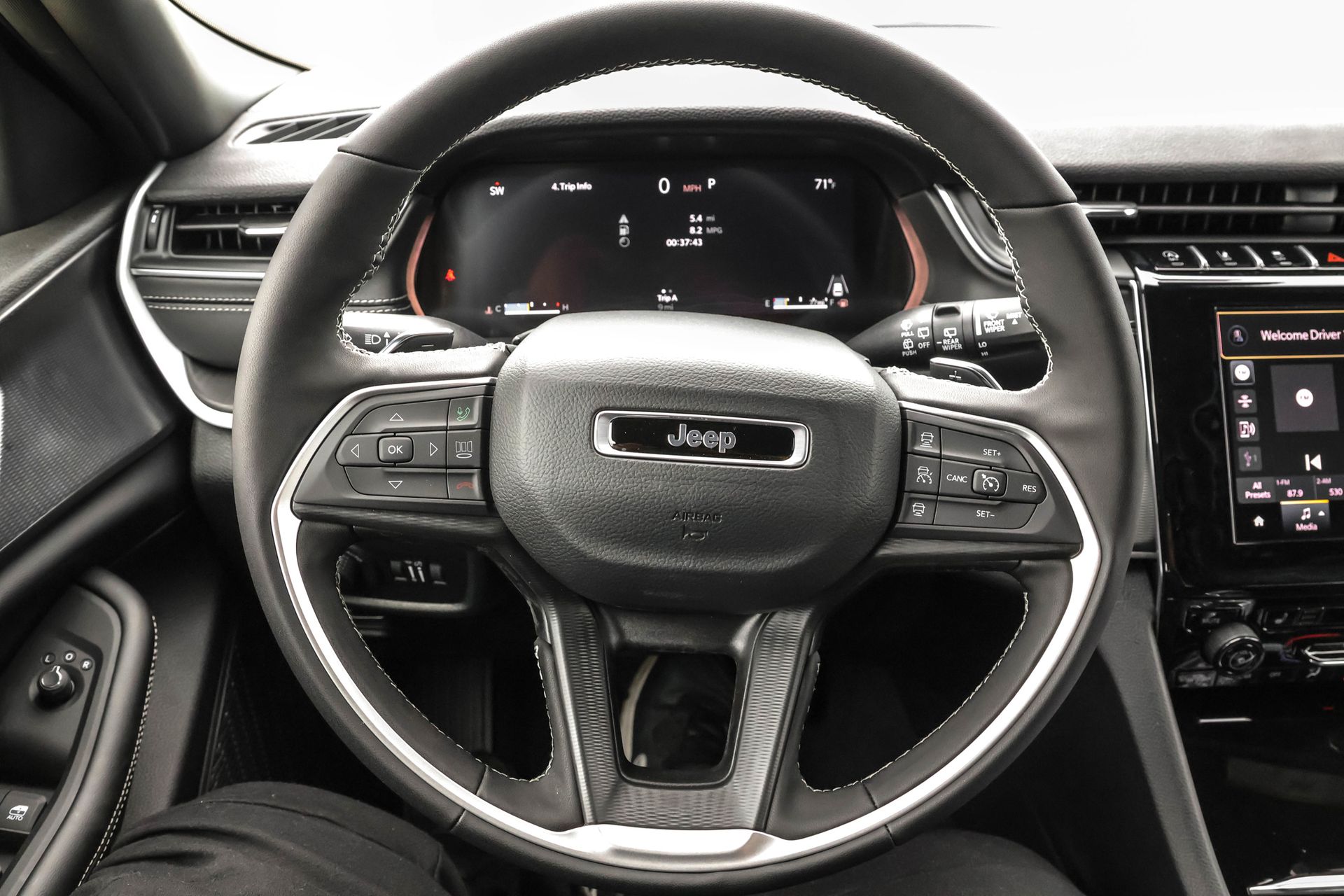 2025 JEEP GRAND CHEROKEE L - Image 28