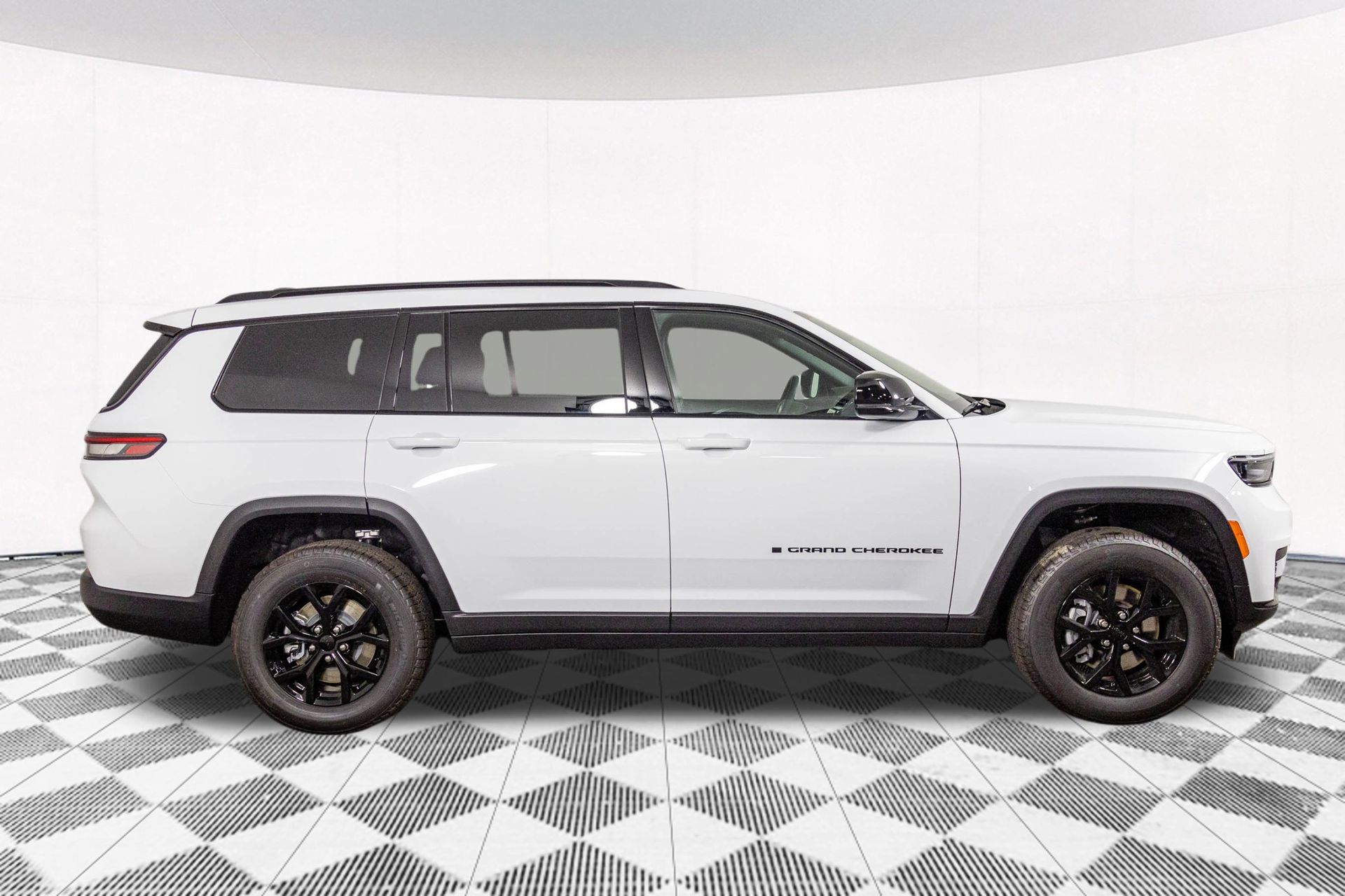 2025 JEEP GRAND CHEROKEE L - Image 6