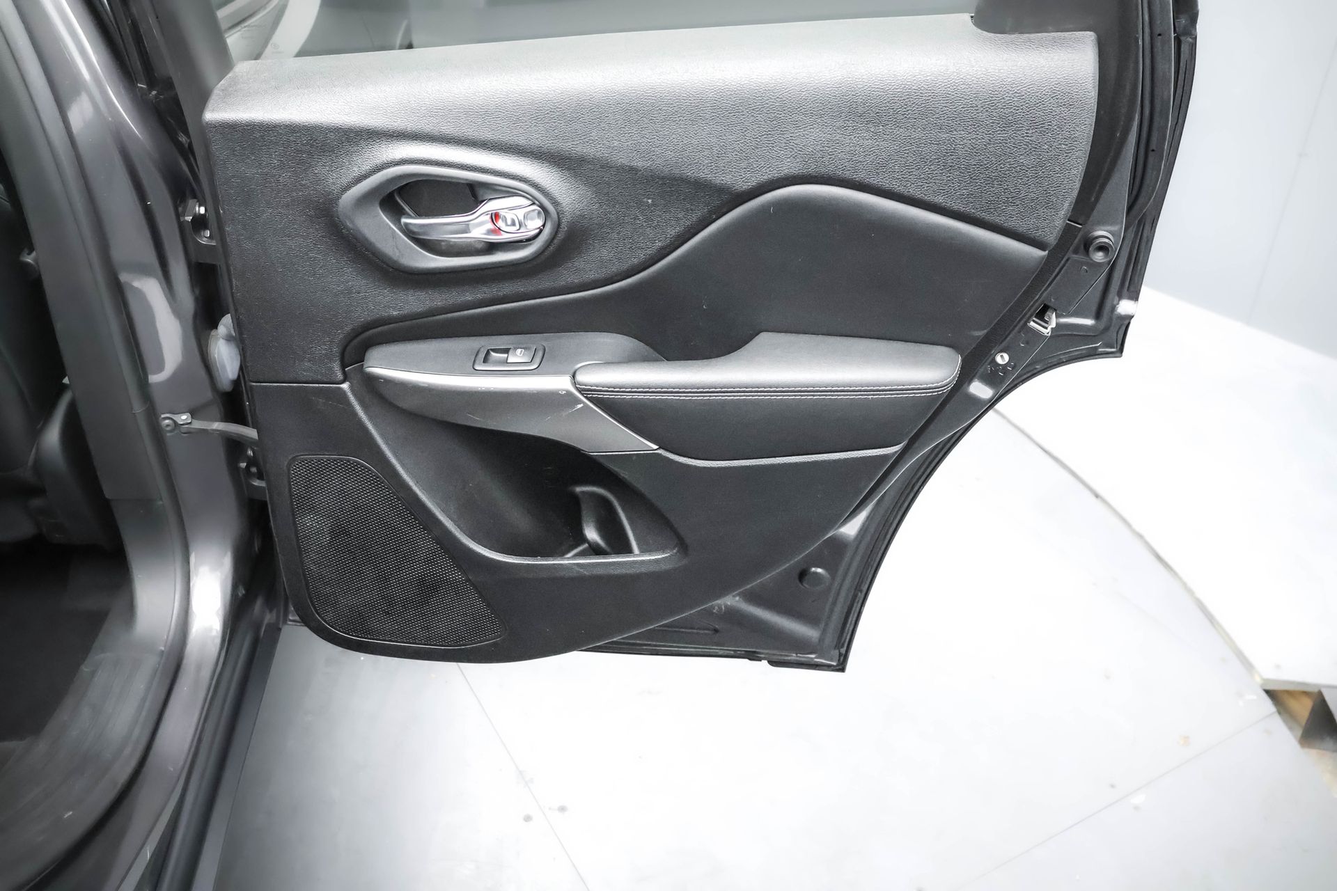 2021 JEEP CHEROKEE - Image 41