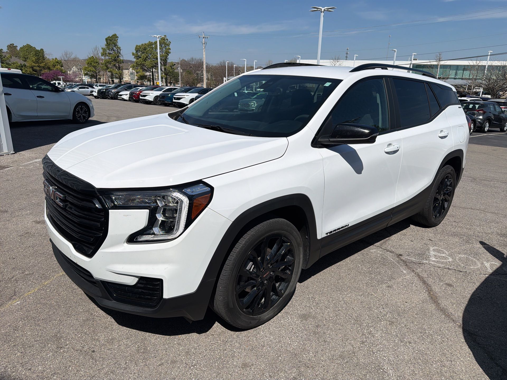 Summit White 2024 GMC Terrain SLE FWD SUV / Crossover Front-Wheel Drive 9-Speed Automatic