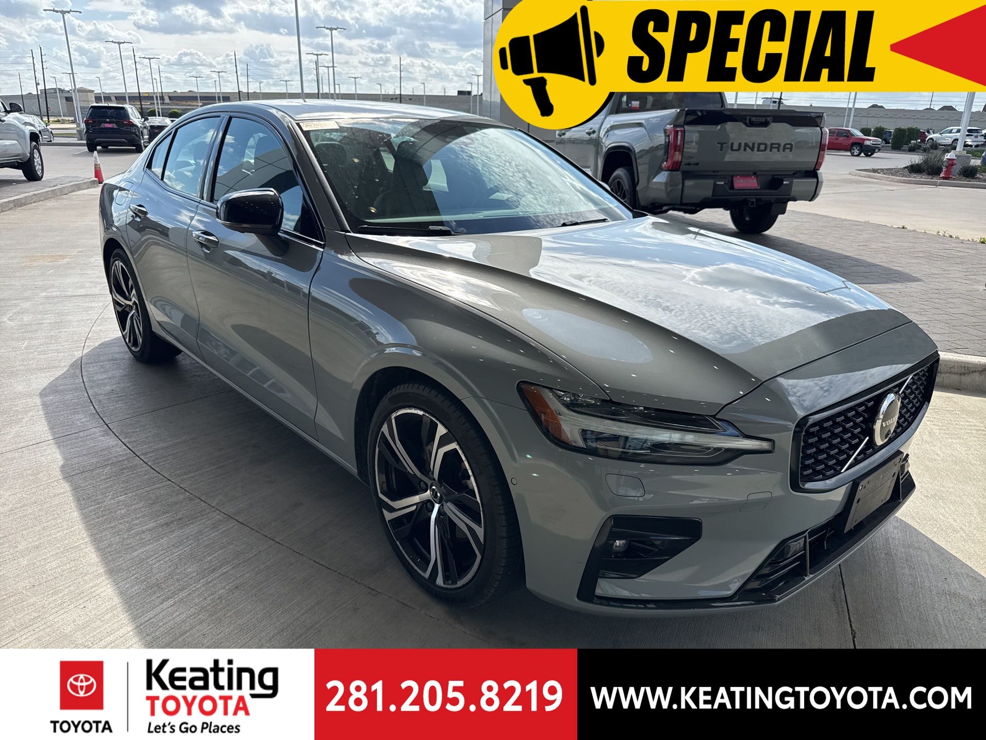 Onyx Black Metallic 2024 Volvo S60 B5 Plus Dark Theme AWD Sedan All-Wheel Drive Automatic