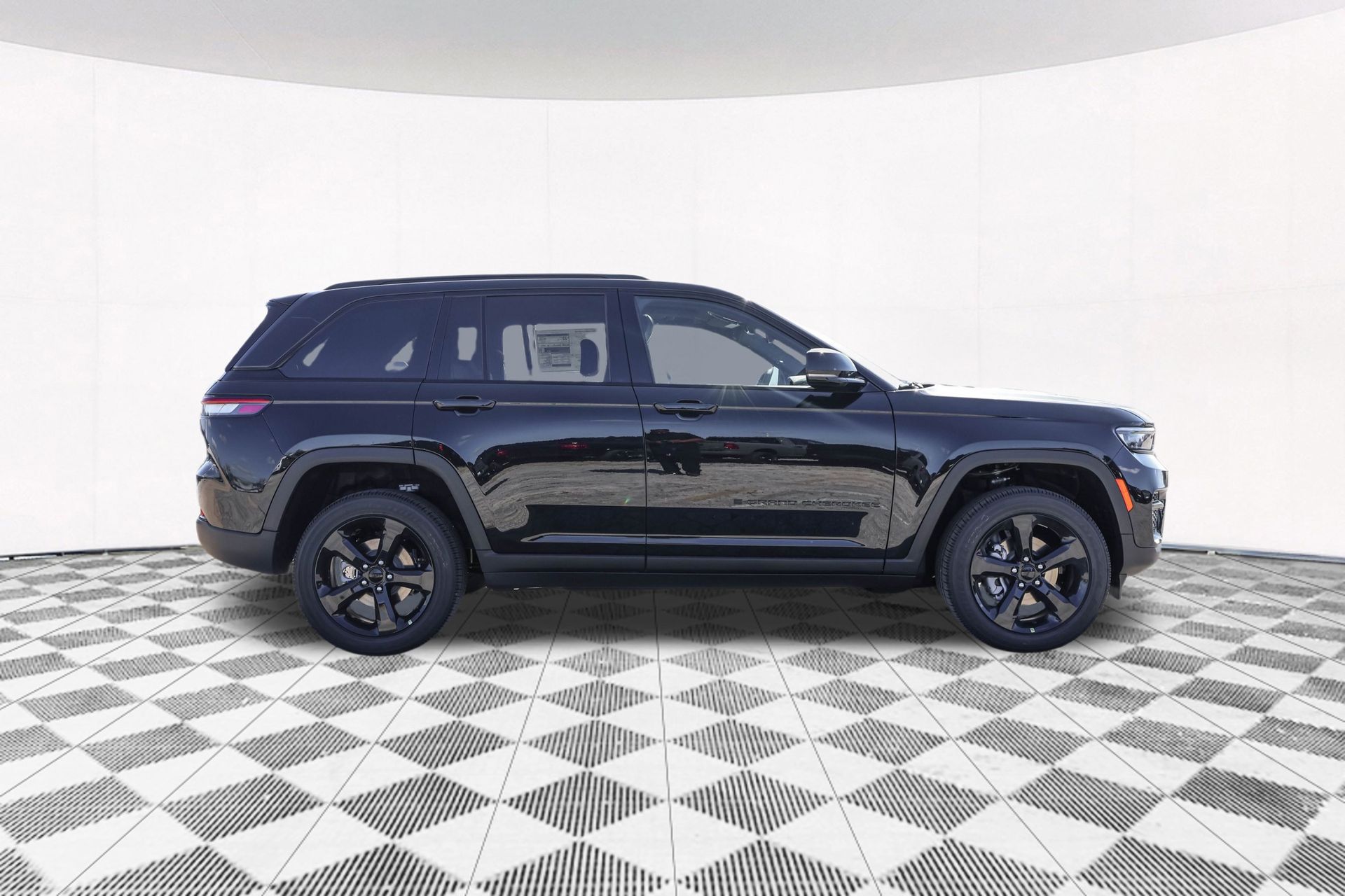 2025 JEEP GRAND CHEROKEE - Image 15