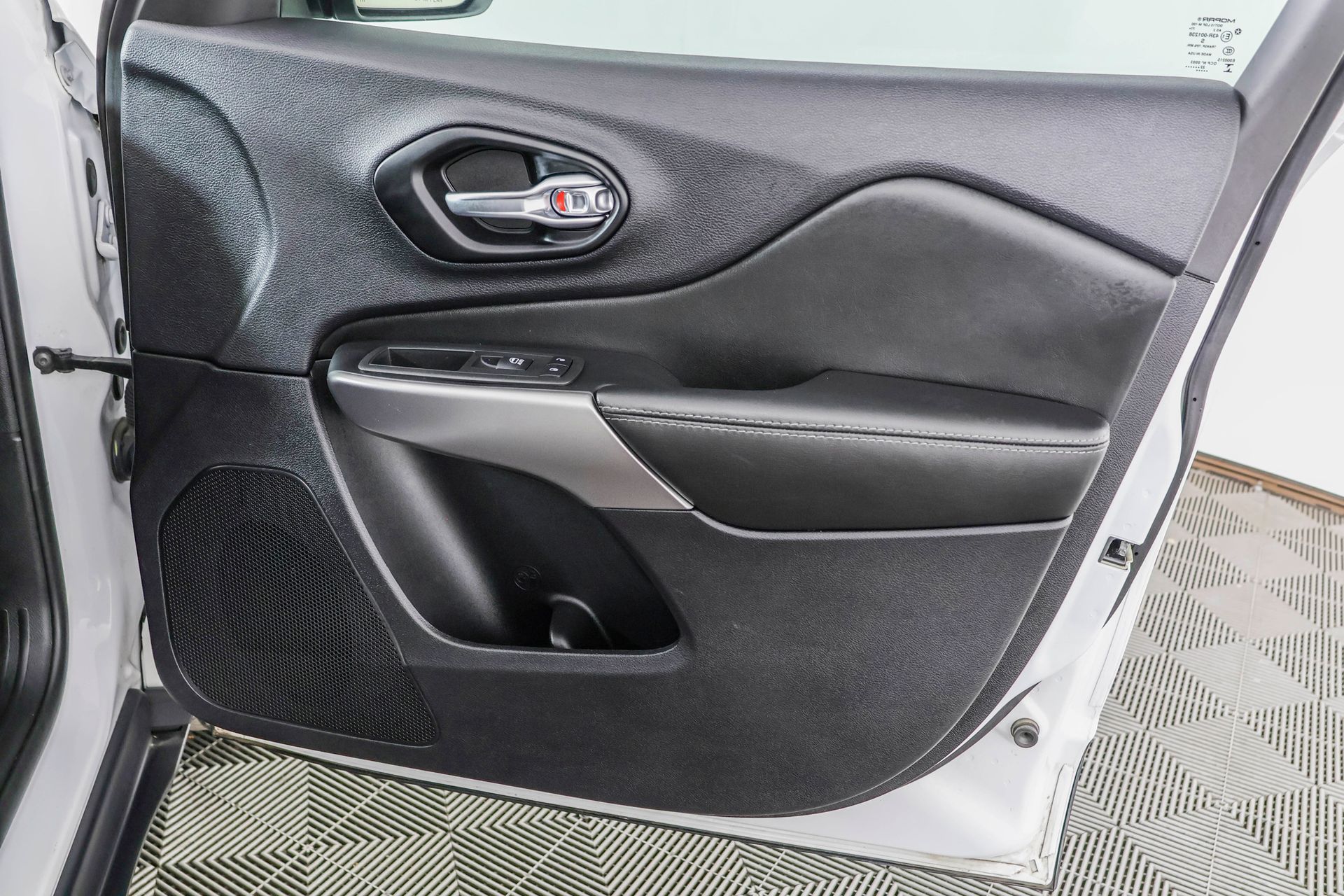 2022 JEEP CHEROKEE - Image 44