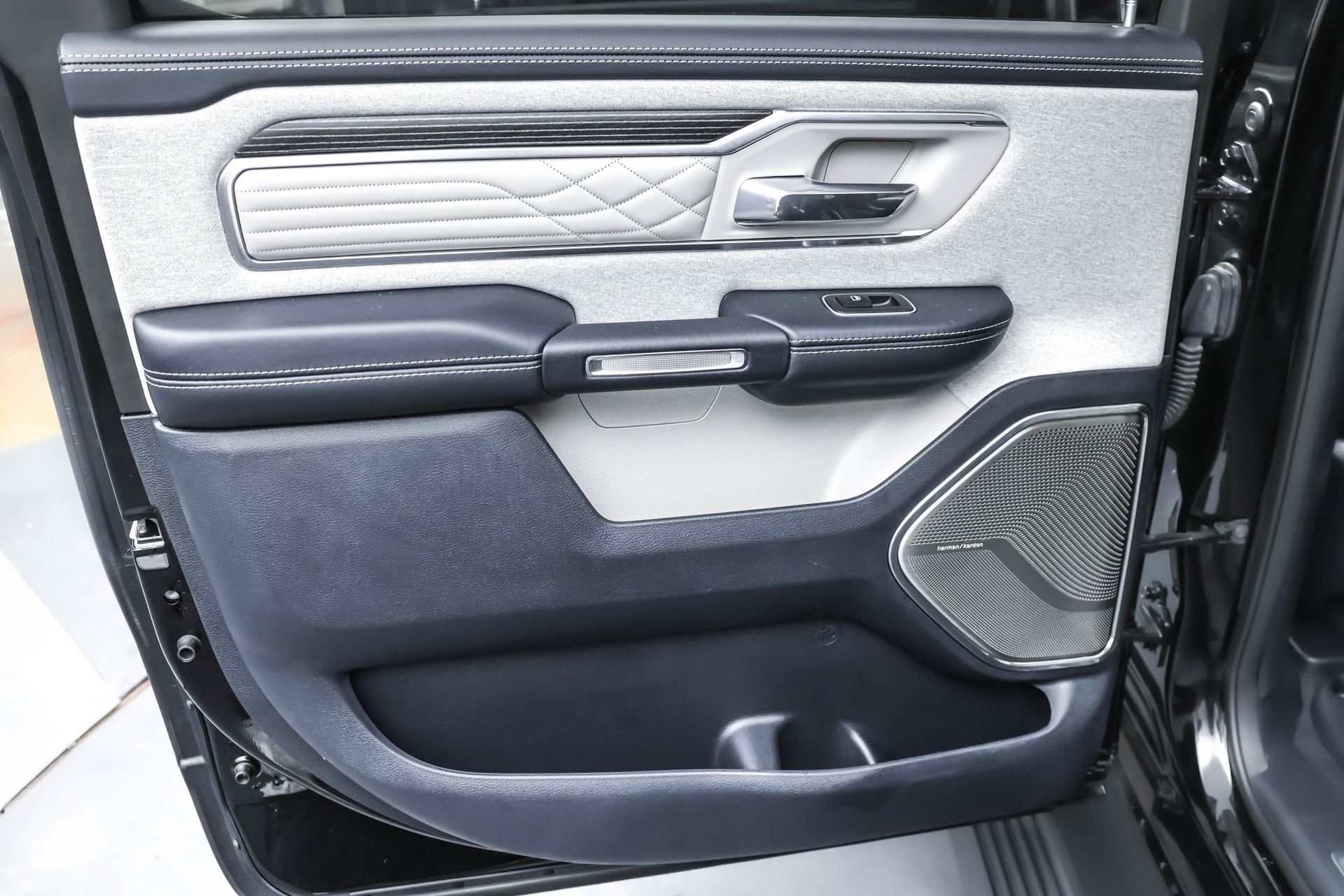 2023 RAM 1500 - Image 29