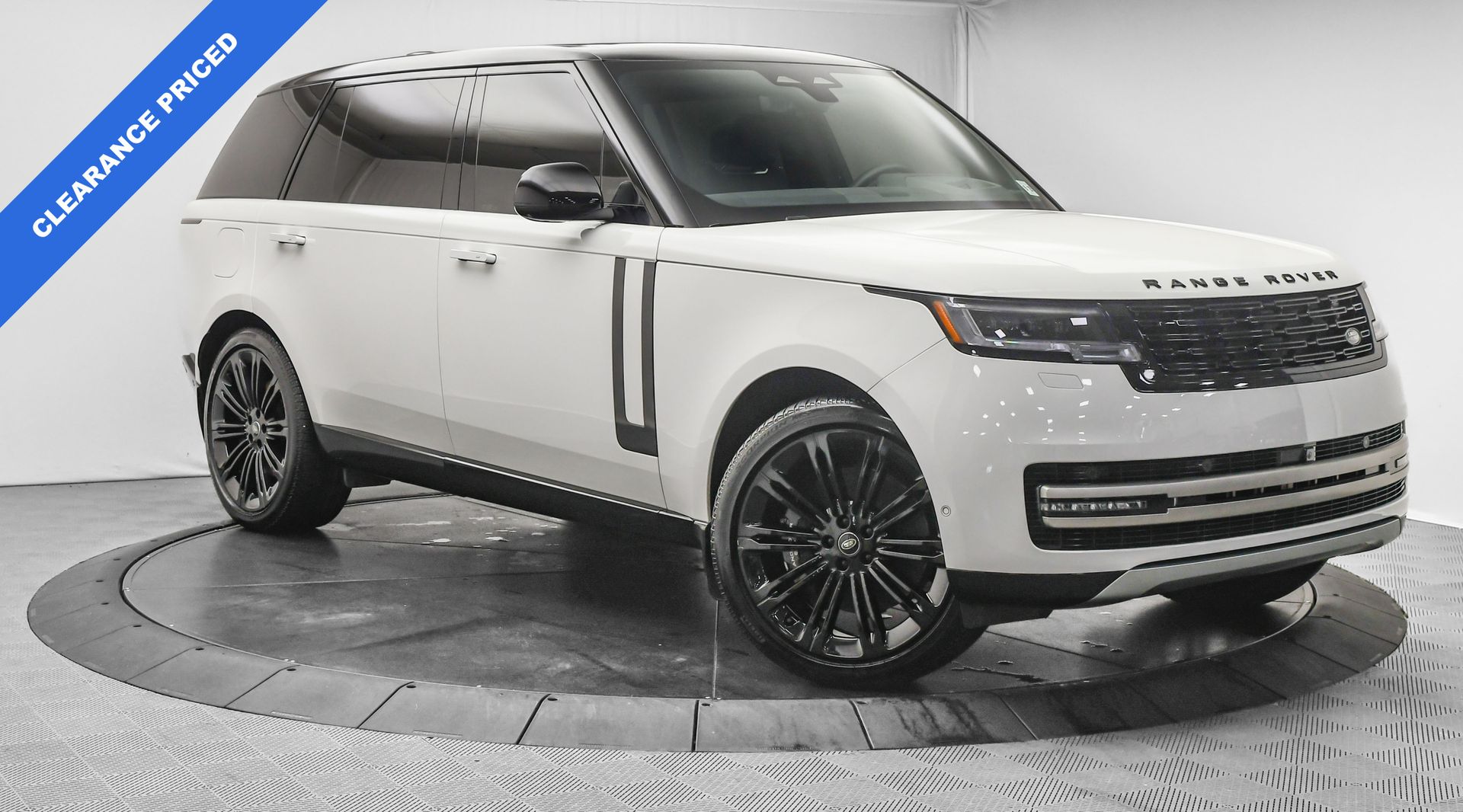 2025 Land Rover Range Rover SE