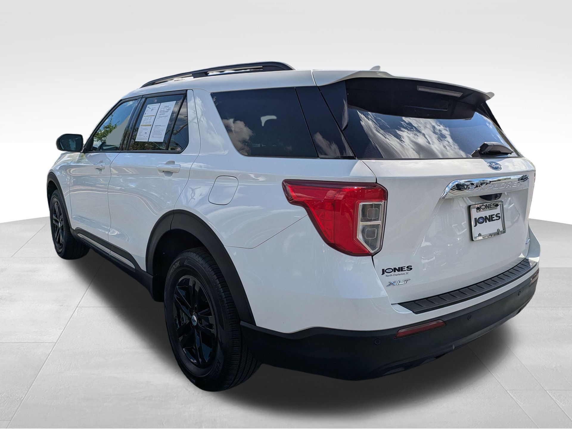 2023 Ford Explorer XLT White at Jones Ford