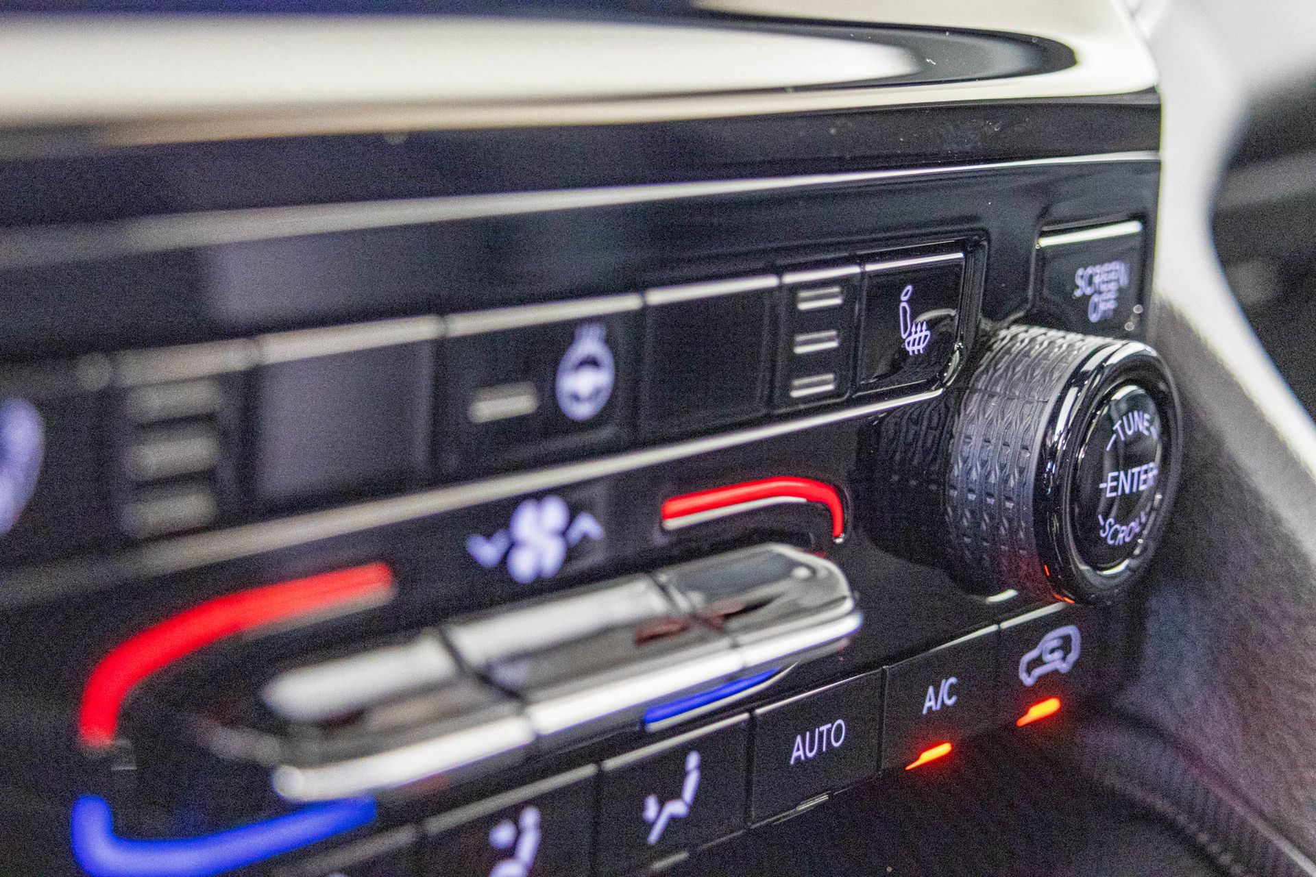 2025 JEEP GRAND CHEROKEE - Image 27