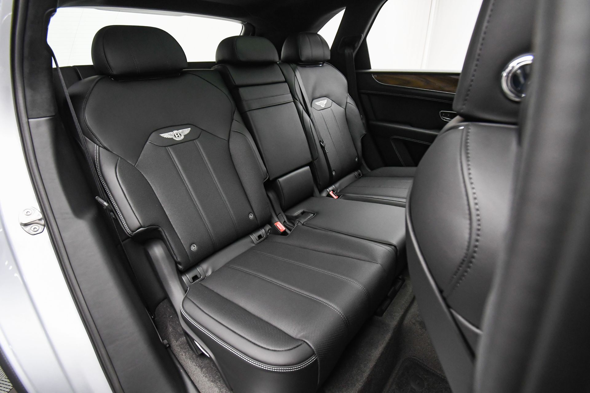 2025 Bentley Bentayga - Photo 46