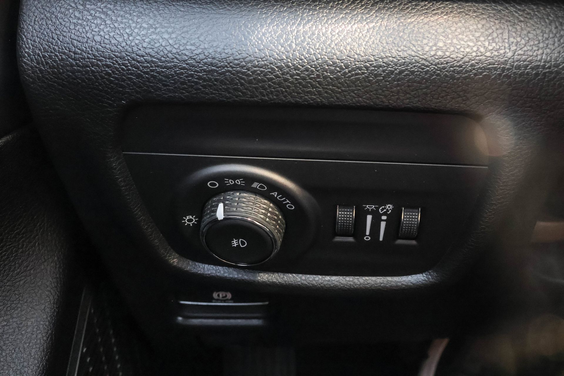 2025 JEEP GRAND CHEROKEE - Image 28