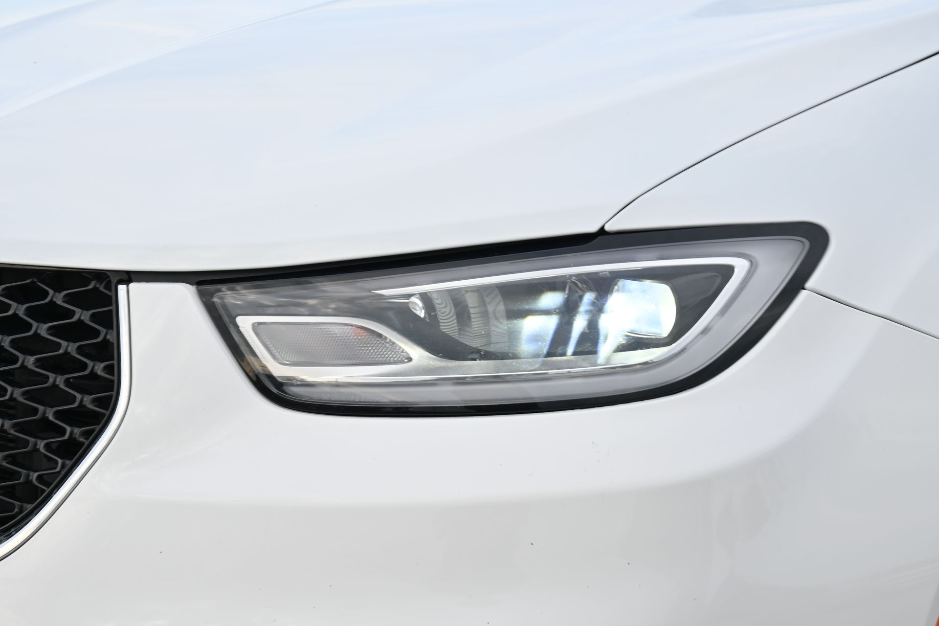 2023 Chrysler Pacifica Touring L White at Durrett Motor Company