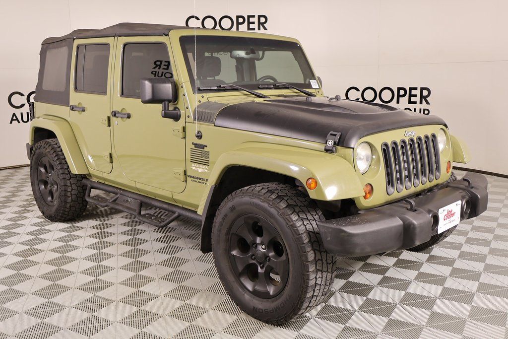 2013 Jeep Wrangler Unlimited Sahara 4WD
