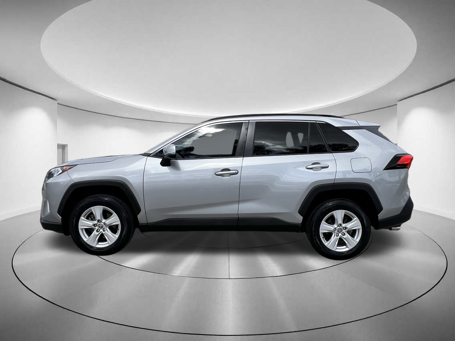 2021 Toyota RAV4 XLE 28