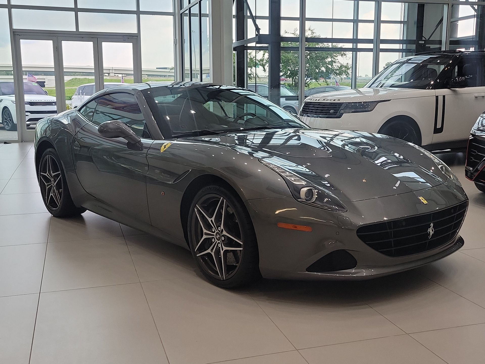 Grigio Silverstone Metallic 2017 Ferrari California T Convertible Rear-Wheel Drive 7-Speed Manual