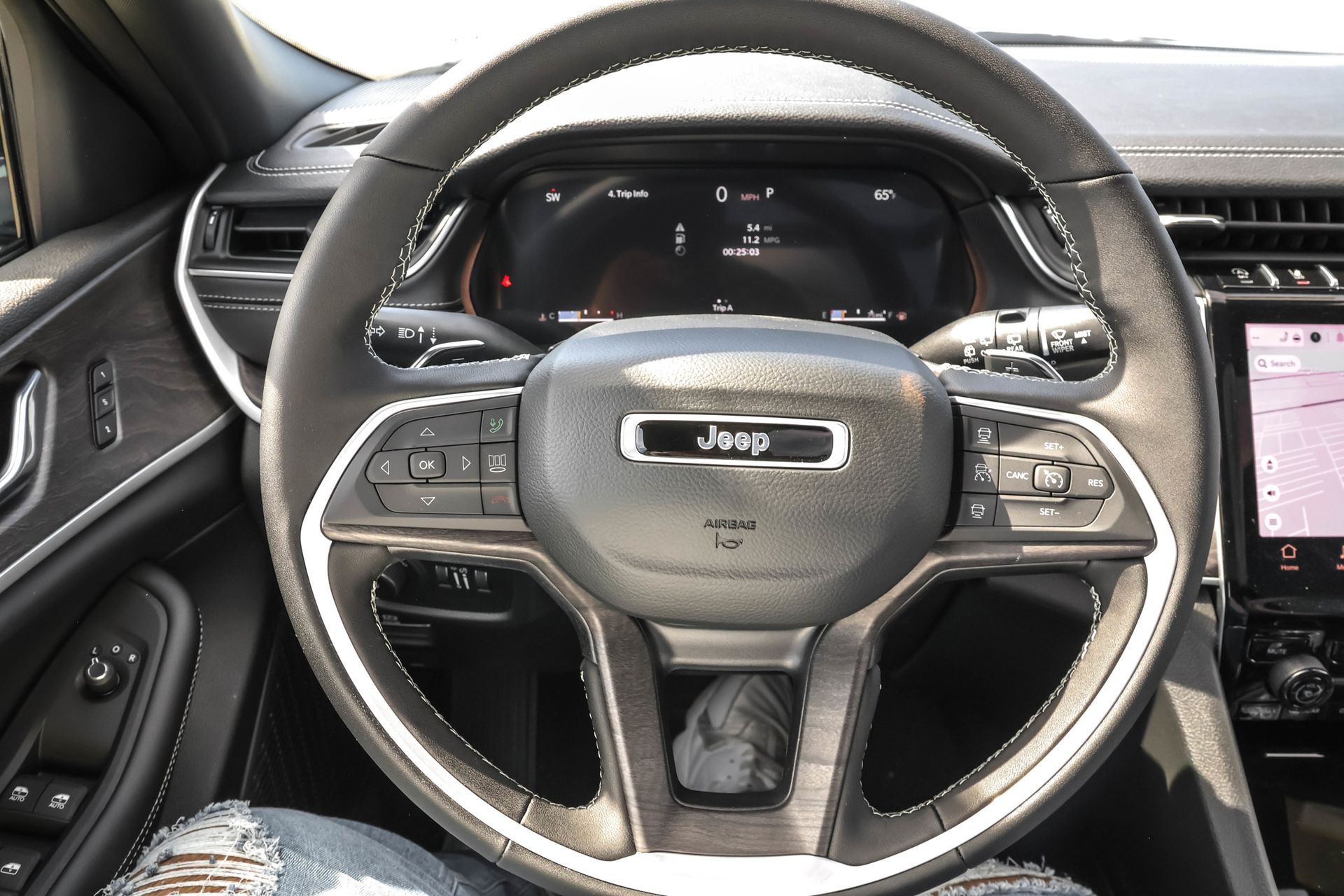 2025 JEEP GRAND CHEROKEE - Image 30