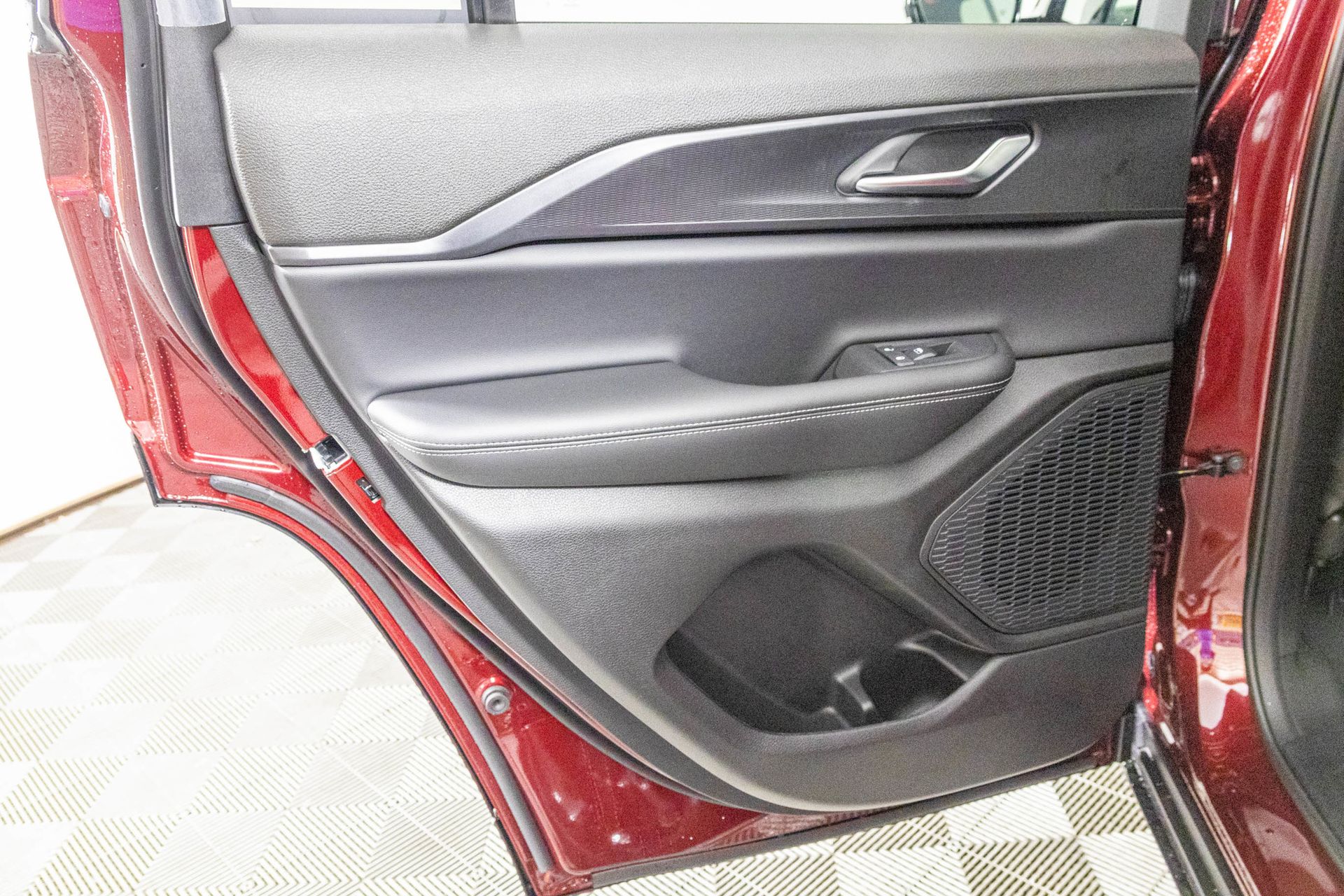 2025 JEEP GRAND CHEROKEE - Image 25