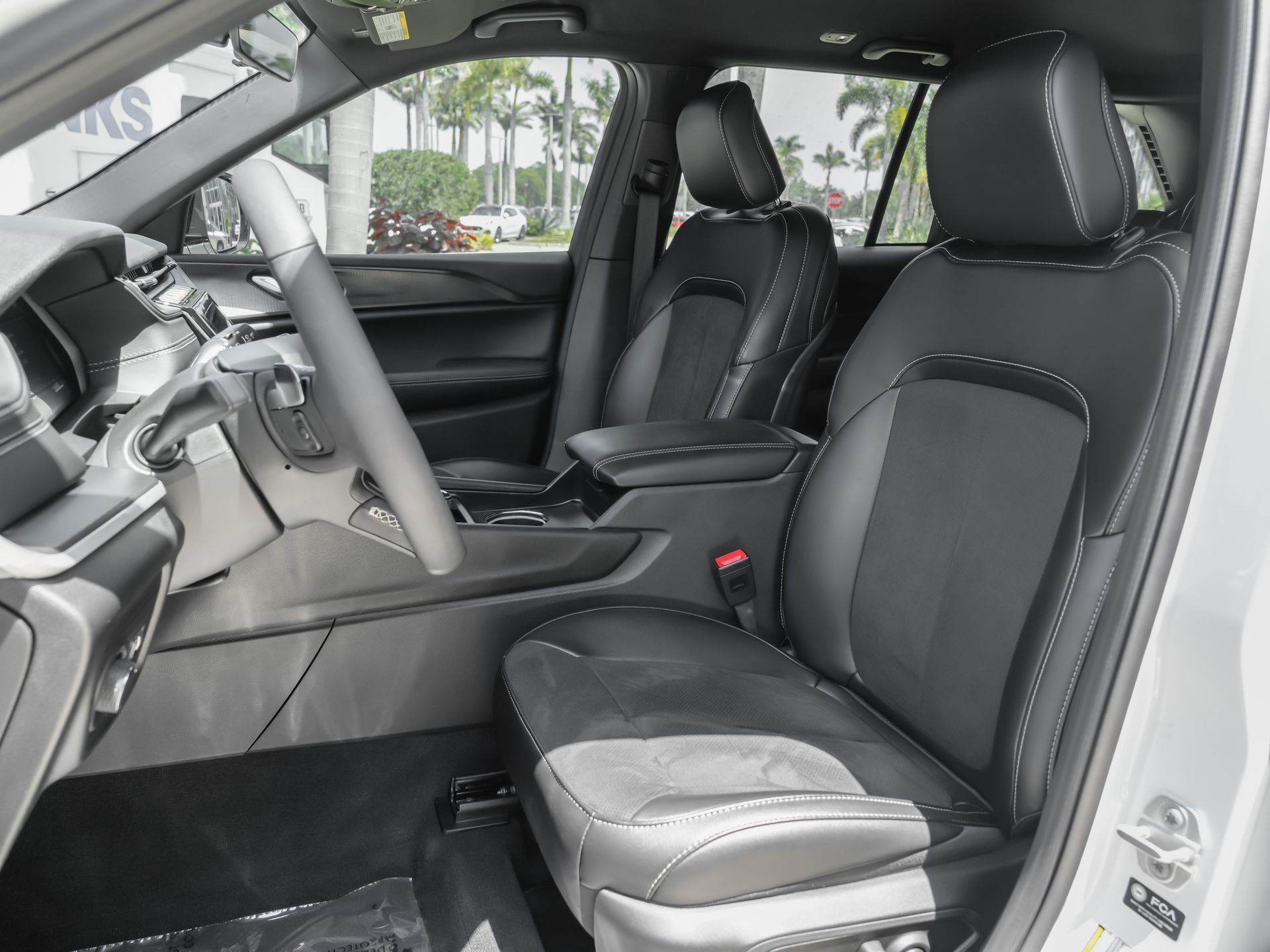 used 2025 Jeep Grand Cherokee car, priced at $34,000