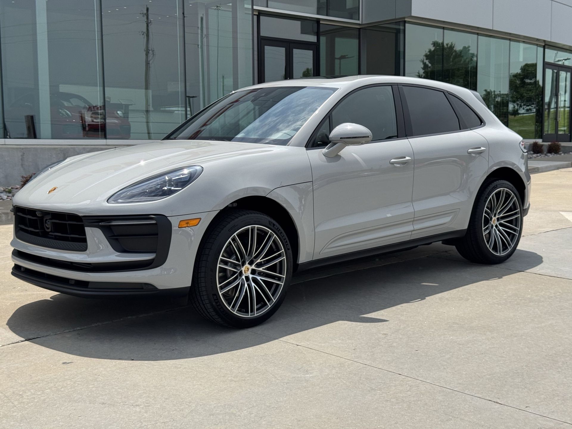 Chalk 2025 Porsche Macan AWD SUV / Crossover All-Wheel Drive 7-Speed Automatic