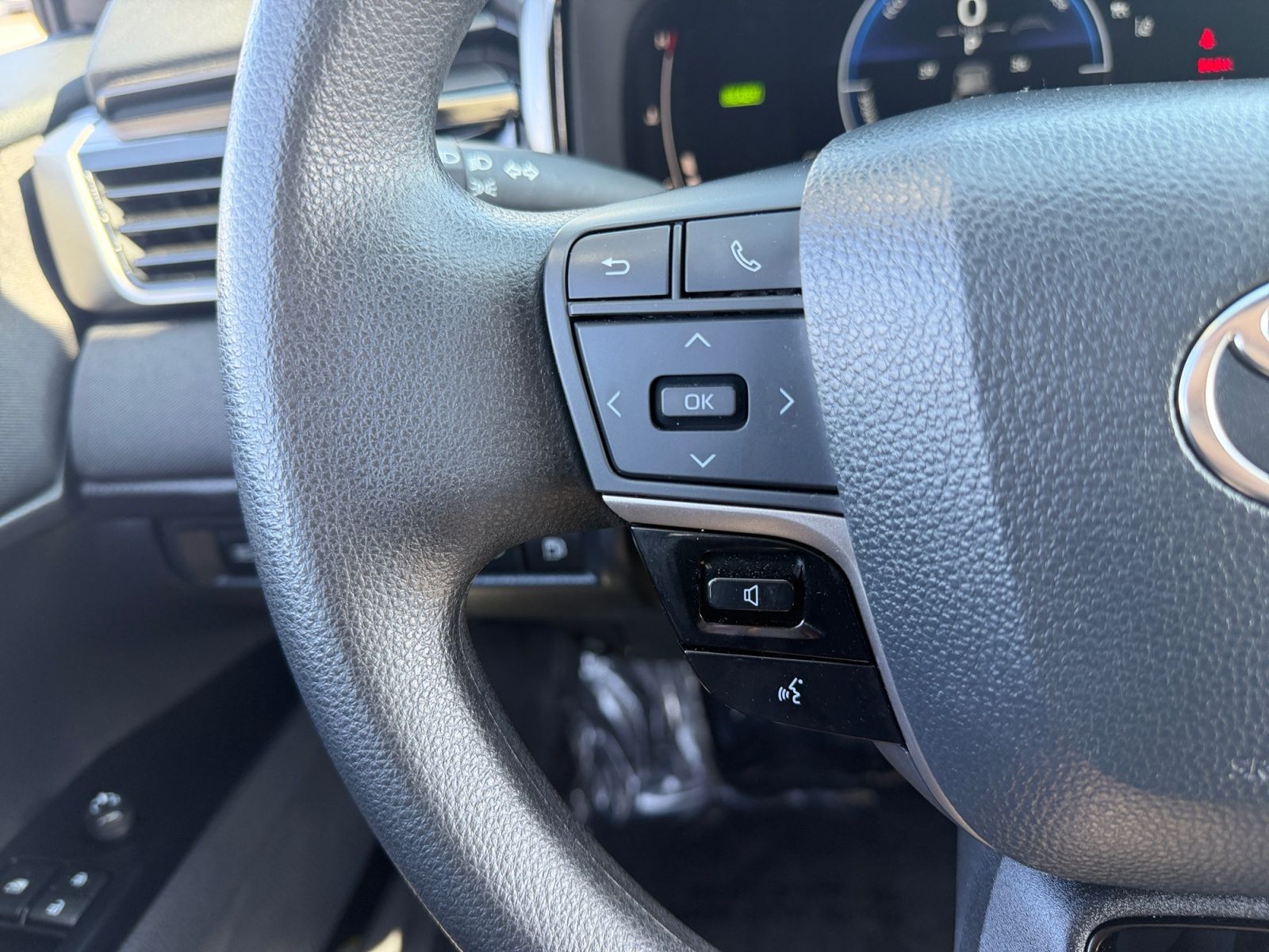 2025 Toyota Camry LE - Photo 22