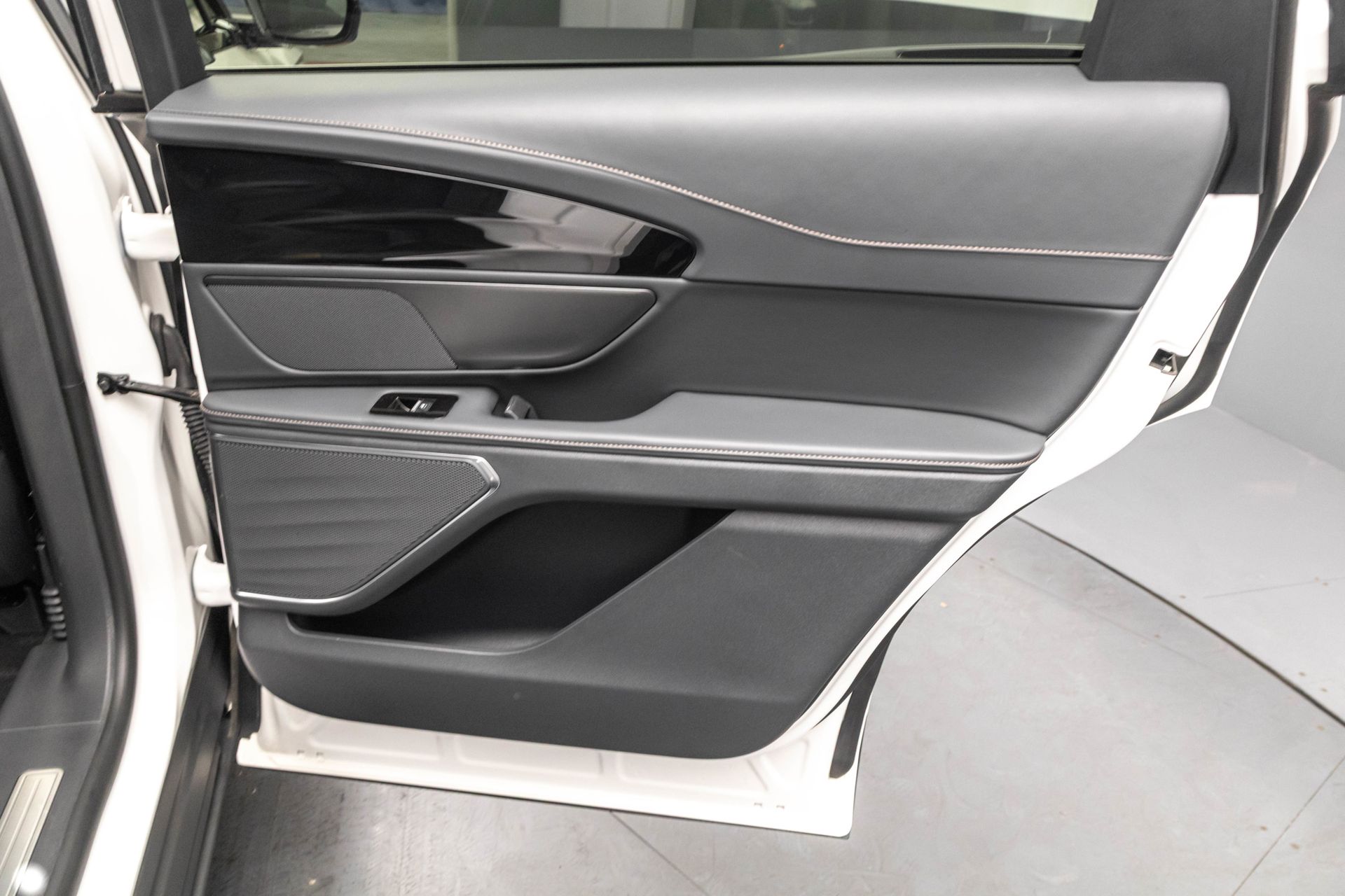 2024 LINCOLN NAUTILUS - Image 37