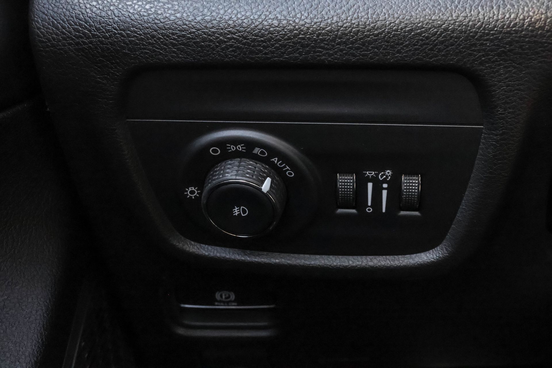 2025 JEEP GRAND CHEROKEE - Image 28