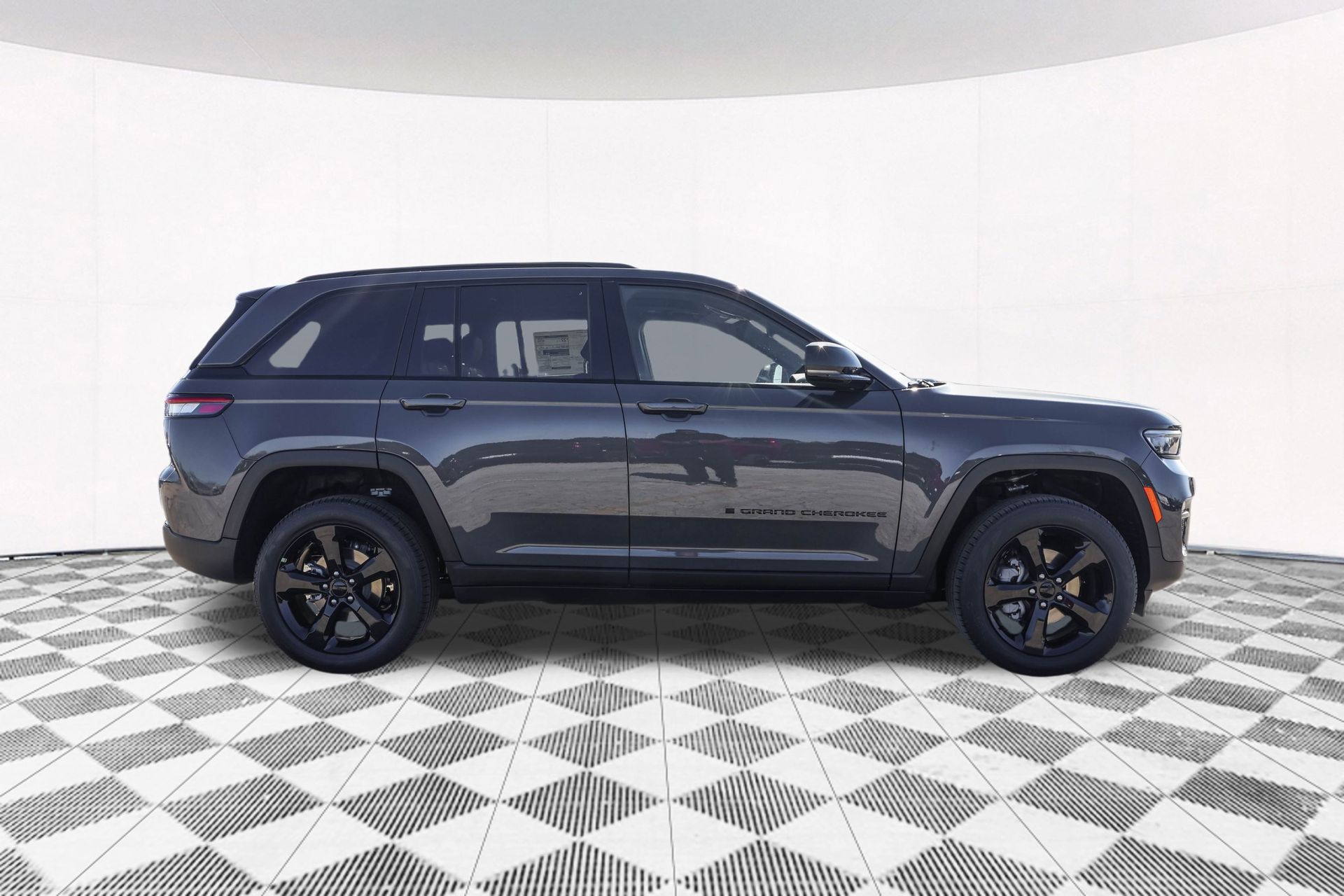 2025 JEEP GRAND CHEROKEE - Image 14