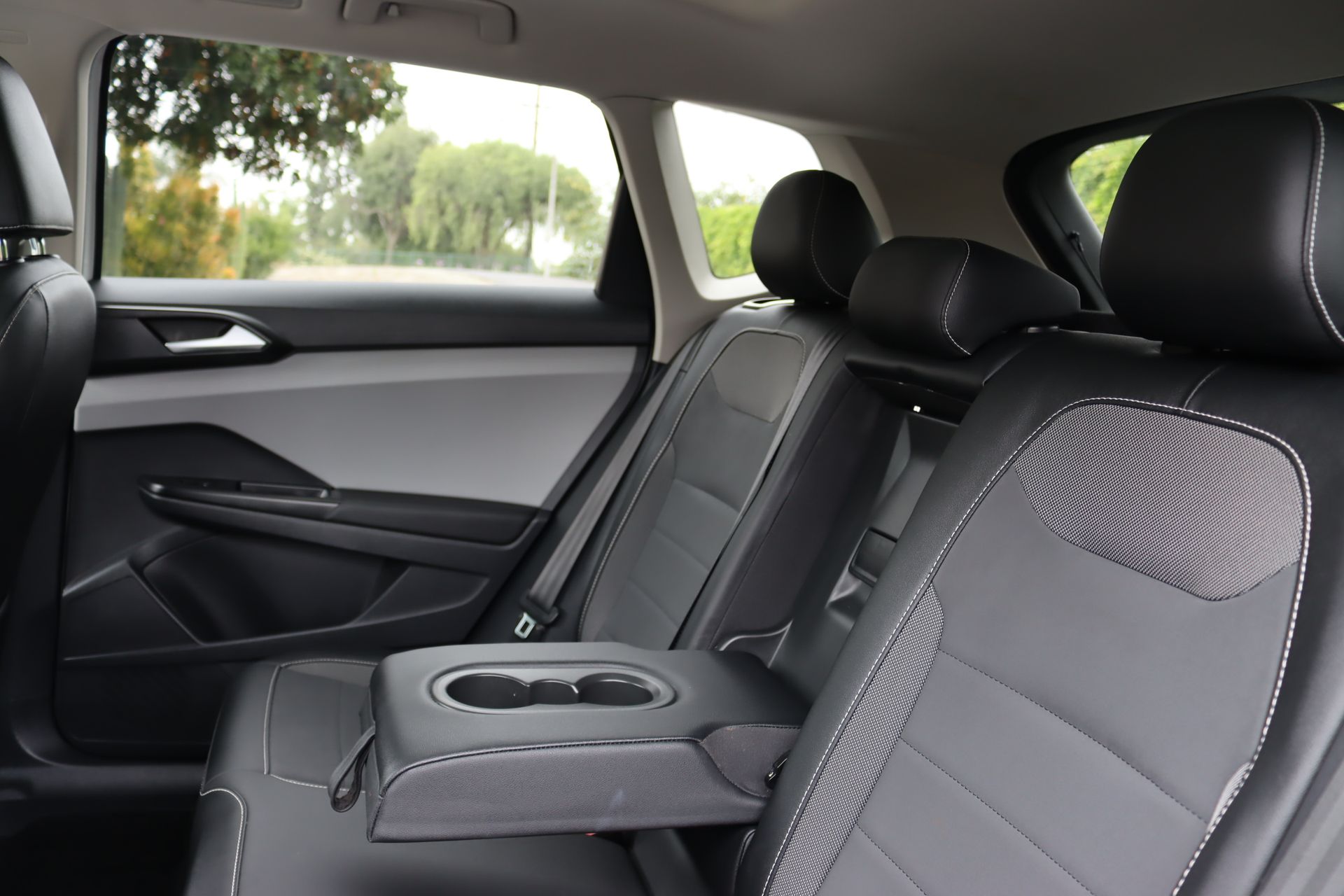 2022 Volkswagen Taos 1.5T SE photo