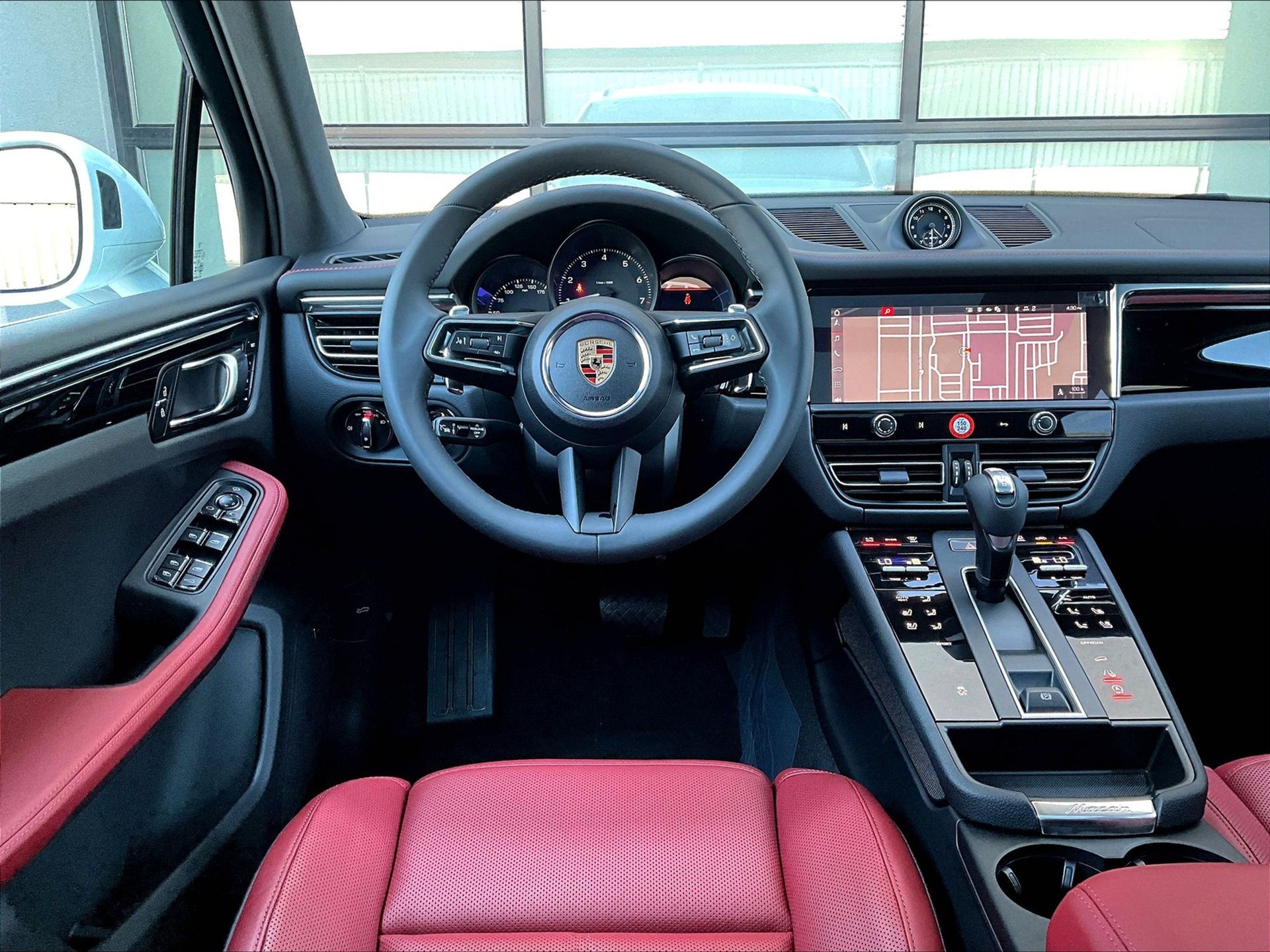 2025 Macan picture #14