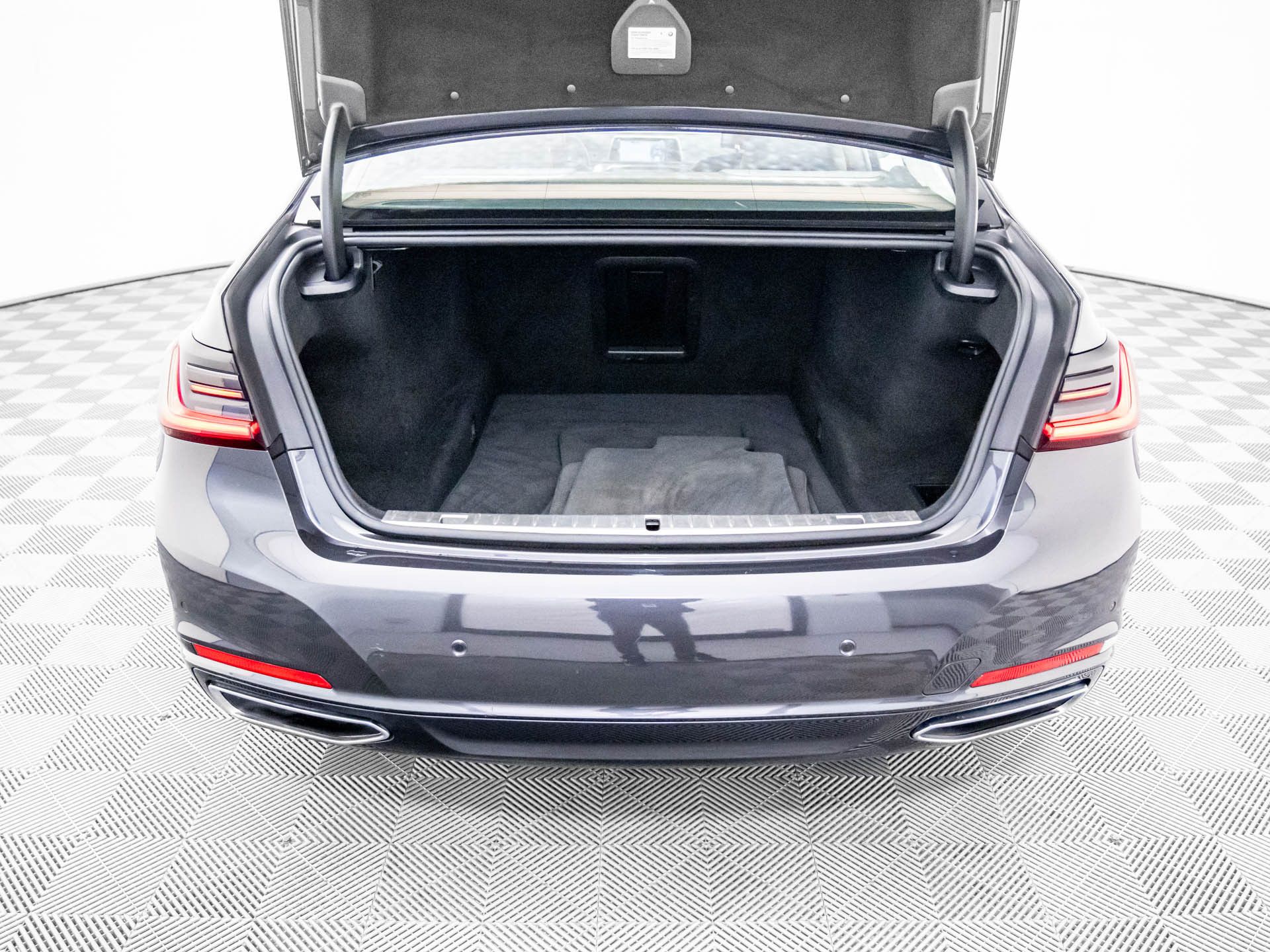 2022 BMW 7-Series 740i xDrive photo