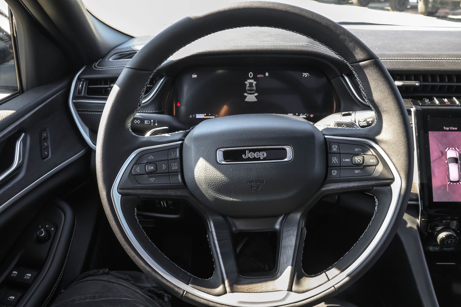 2025 JEEP GRAND CHEROKEE - Image 29