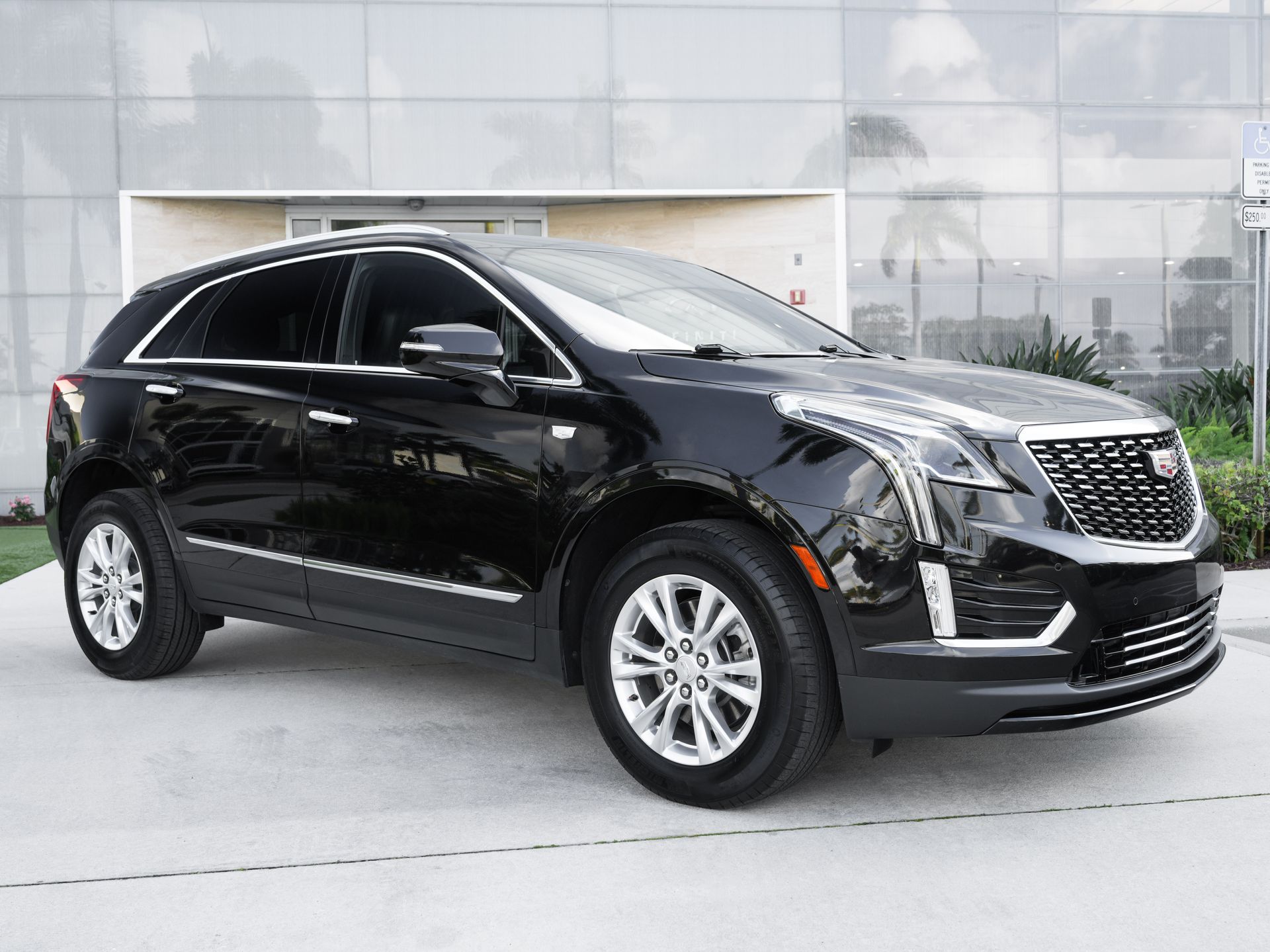 used 2025 Cadillac XT5 car, priced at $33,800