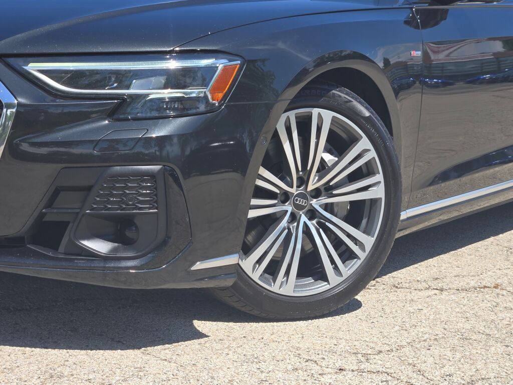 2022 Audi A8 L 55 Quattro photo 3