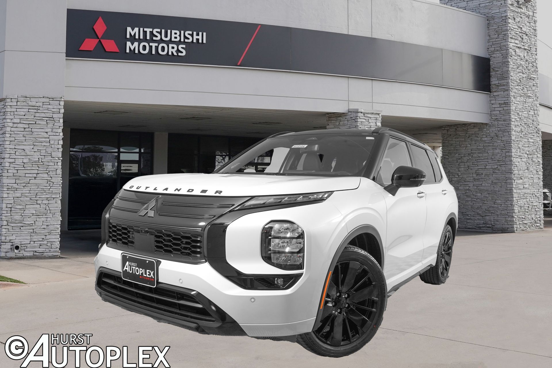 White Diamond/Black Roof 2026 Mitsubishi Outlander SUV / Crossover Front-Wheel Drive Continuously Variable Transmission
