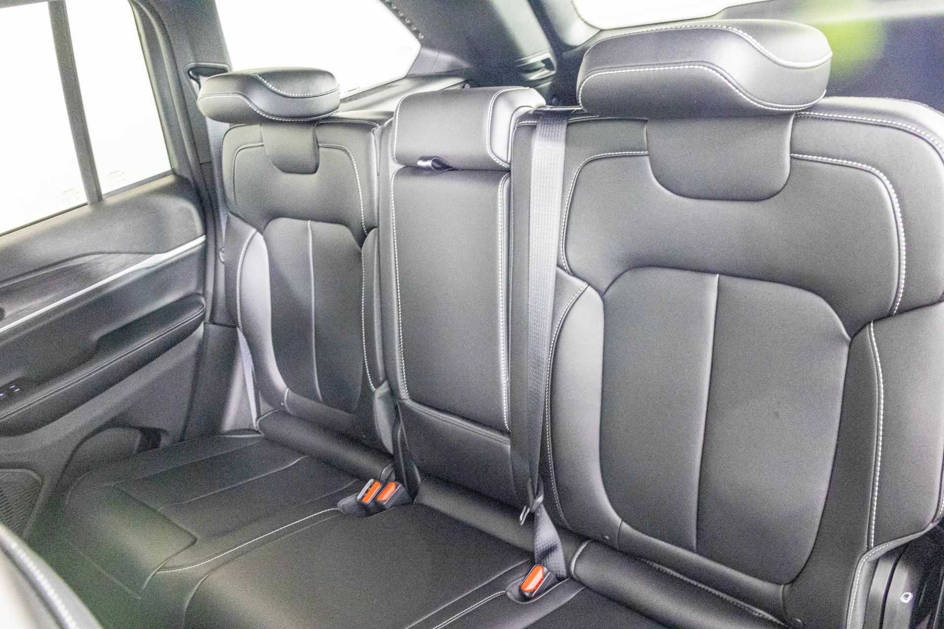 2025 JEEP GRAND CHEROKEE - Image 28