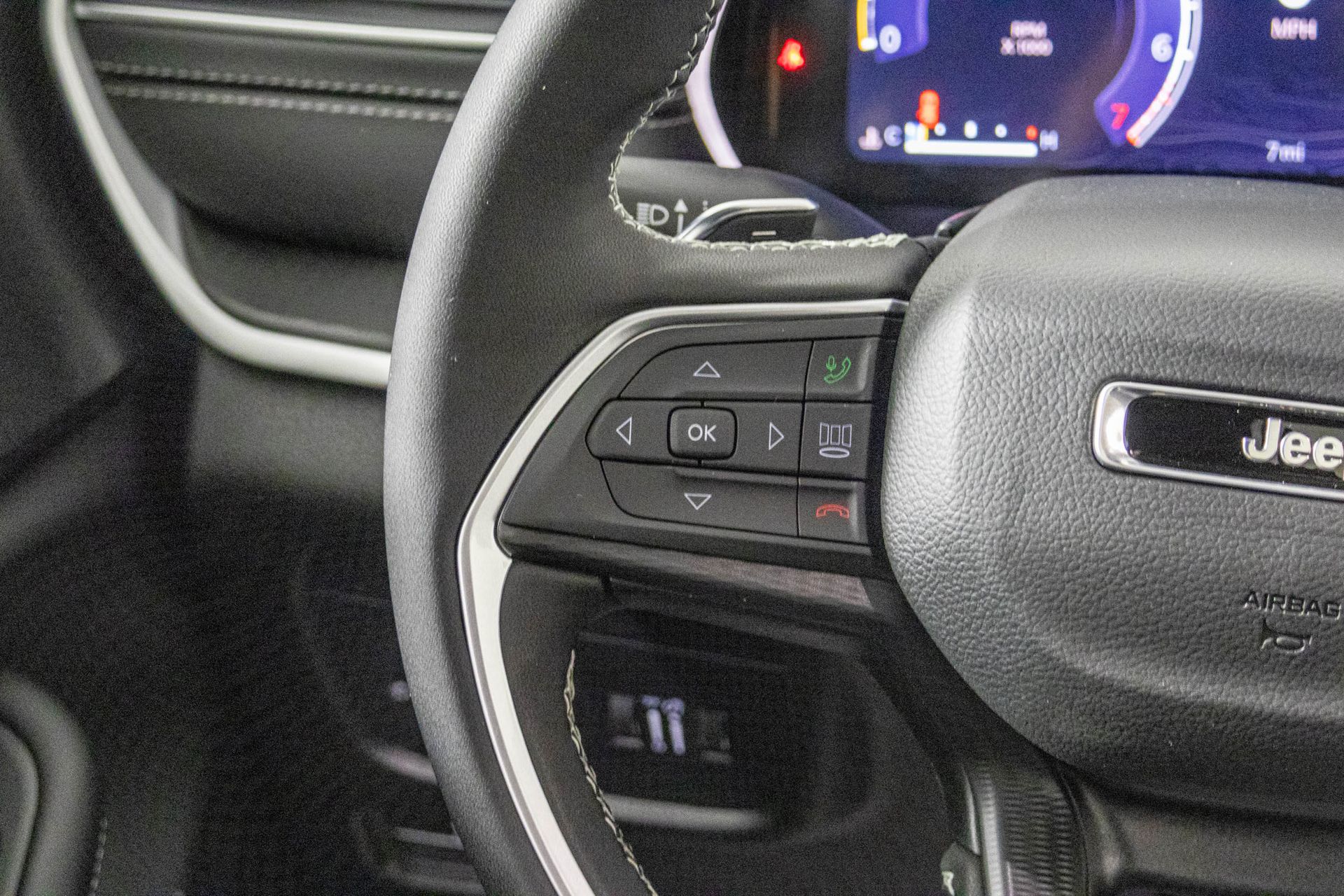 2025 JEEP GRAND CHEROKEE - Image 30