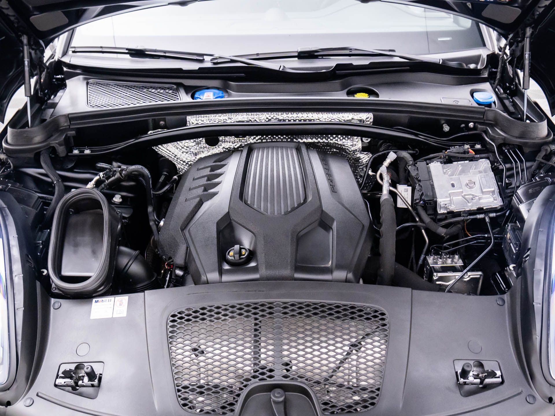 2024 Porsche Macan  photo