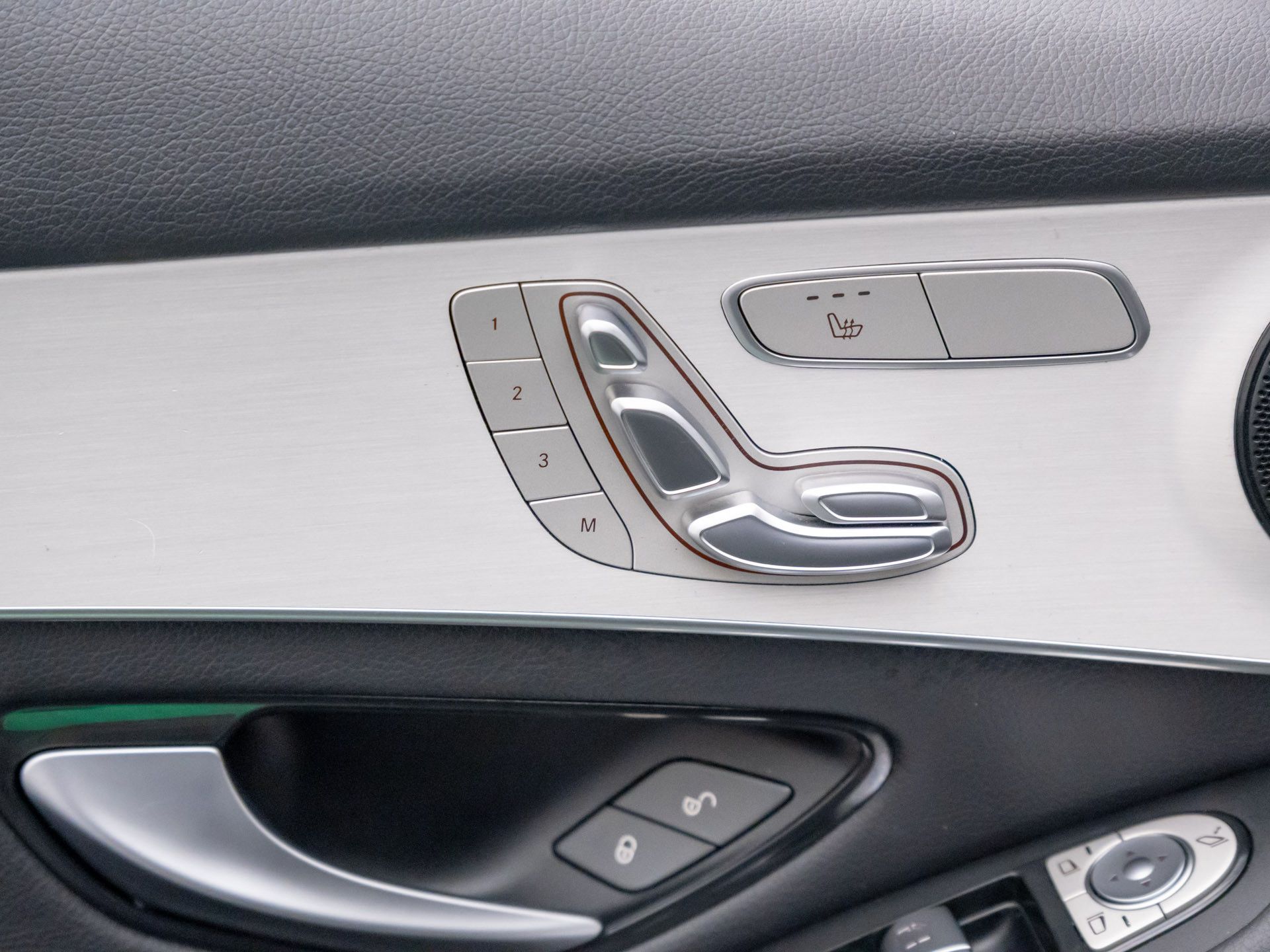 2022 Mercedes-Benz GLC GLC 300 photo
