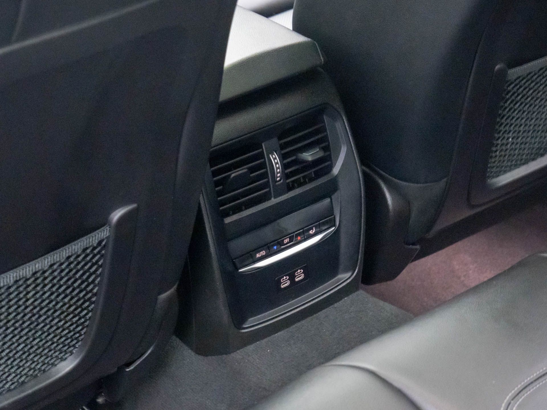 2022 BMW 3-Series 330i xDrive photo