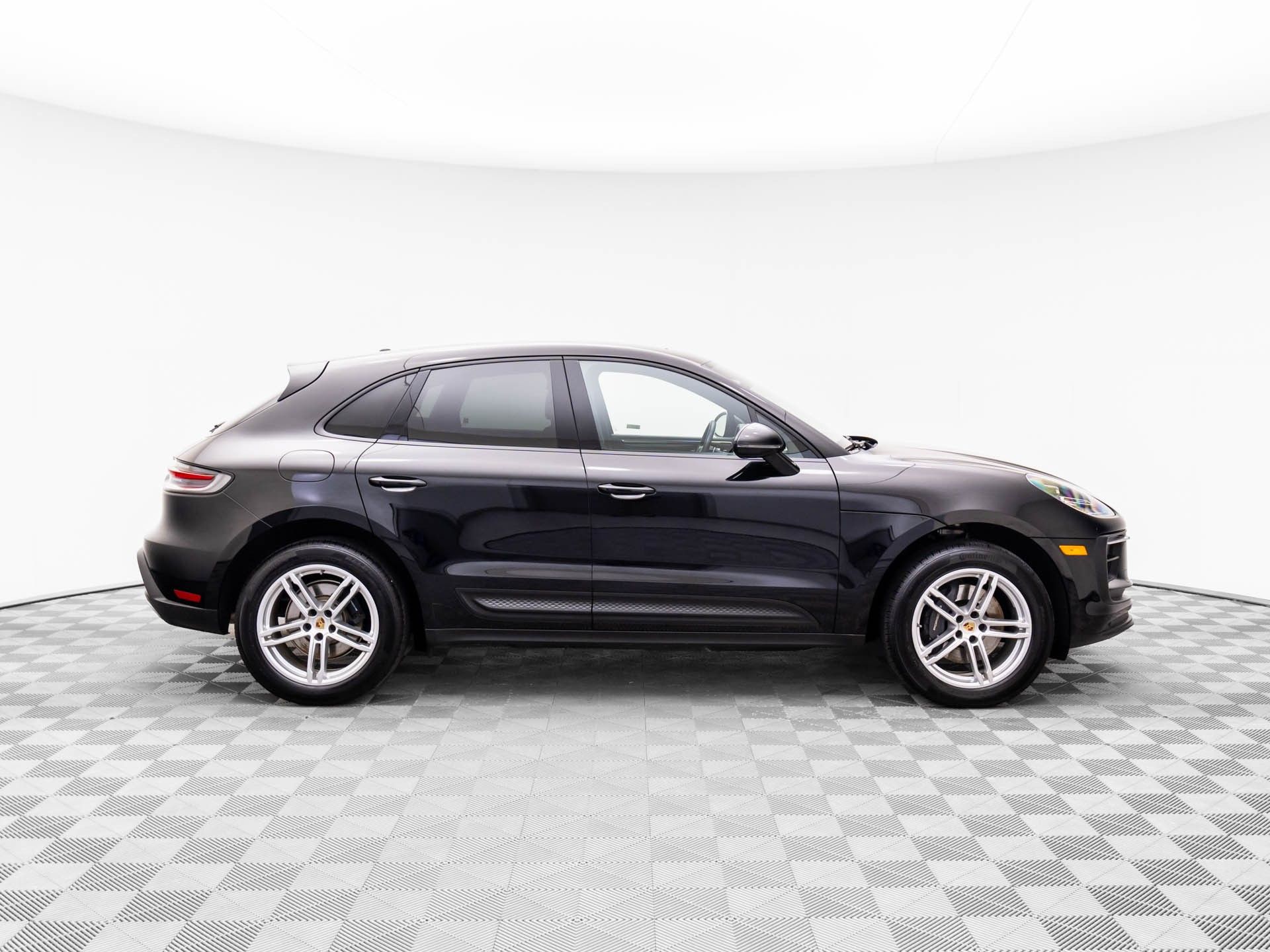 2024 Porsche Macan  photo