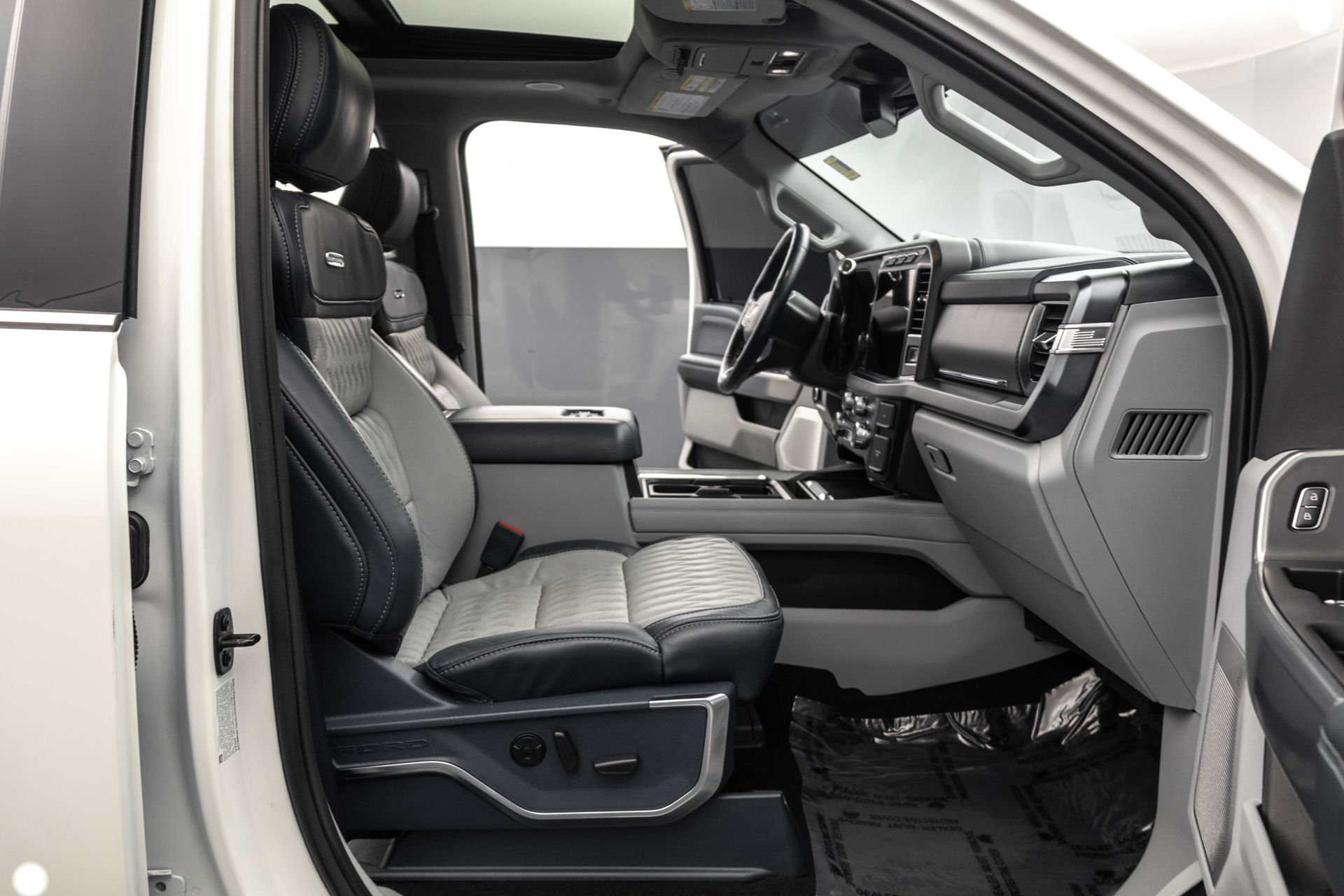 2024 FORD F-350 - Image 40