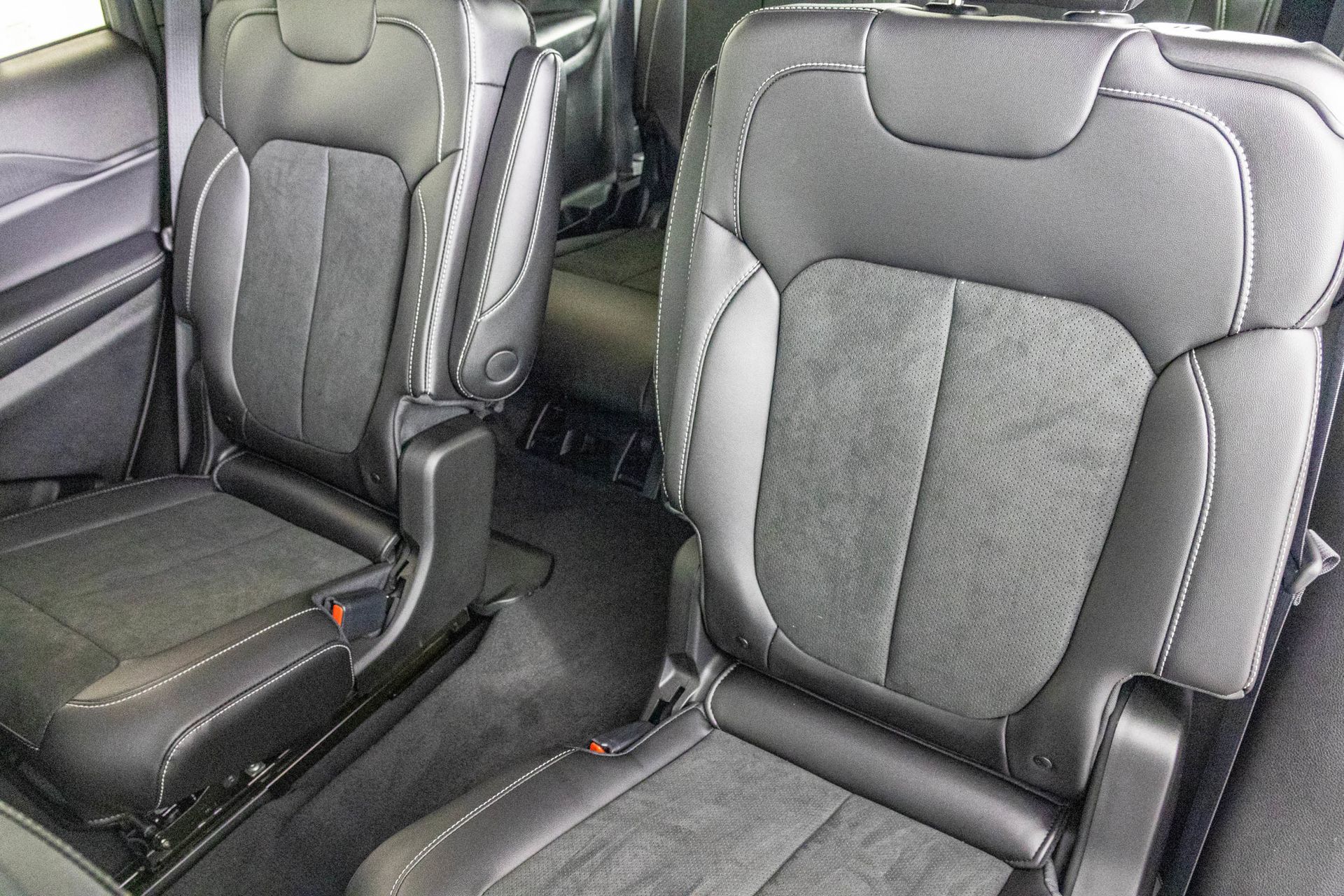 2025 JEEP GRAND CHEROKEE L - Image 30