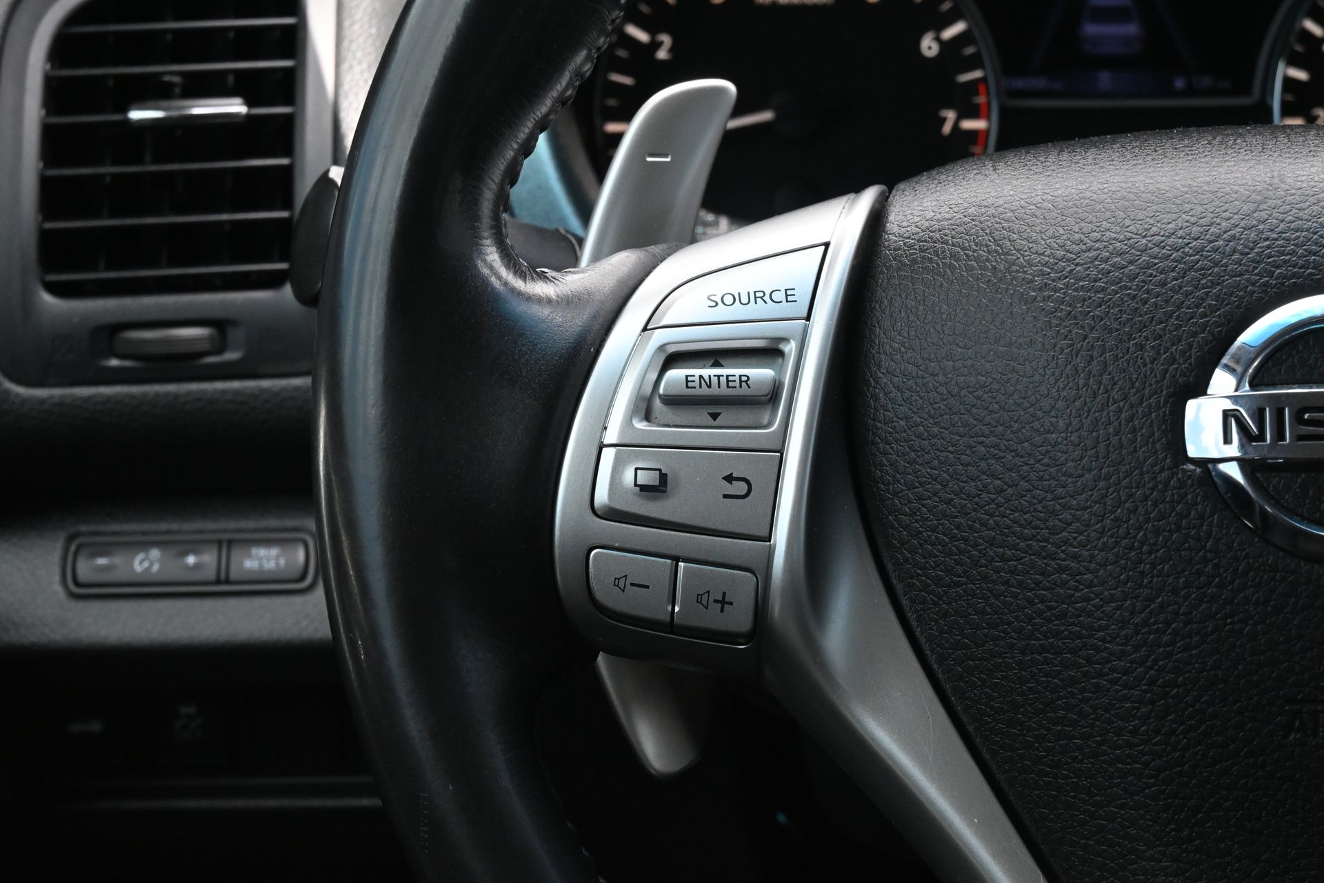 2018 Nissan Altima 2.5 SR - 6