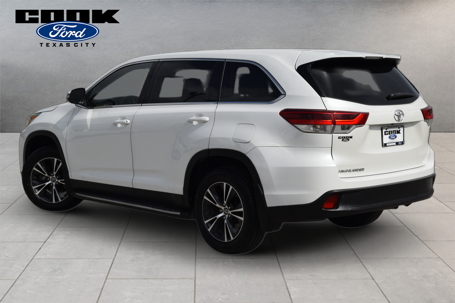 2019 Toyota Highlander LE White at Legacy Ford