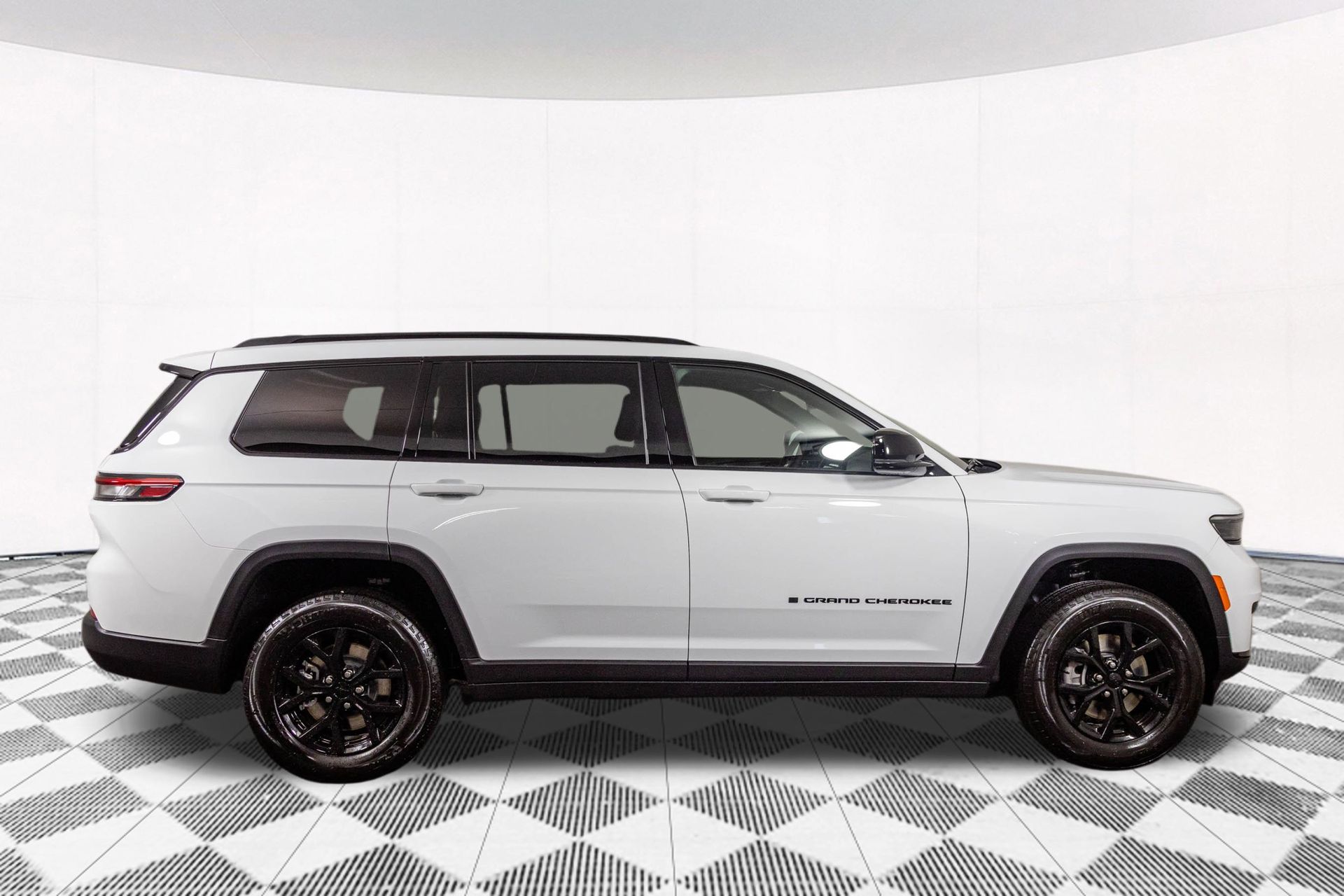 2025 JEEP GRAND CHEROKEE L - Image 5