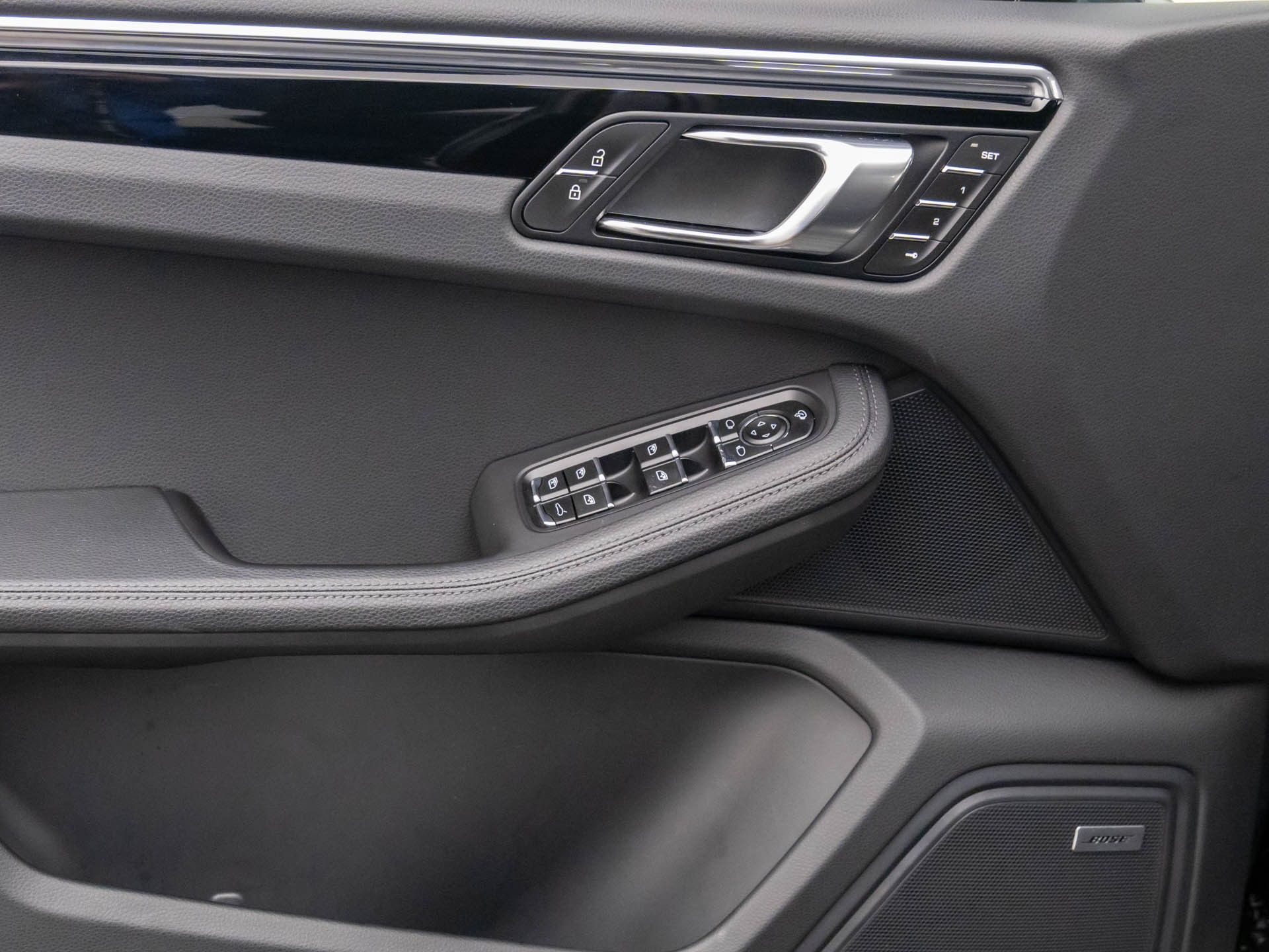 2024 Porsche Macan  photo