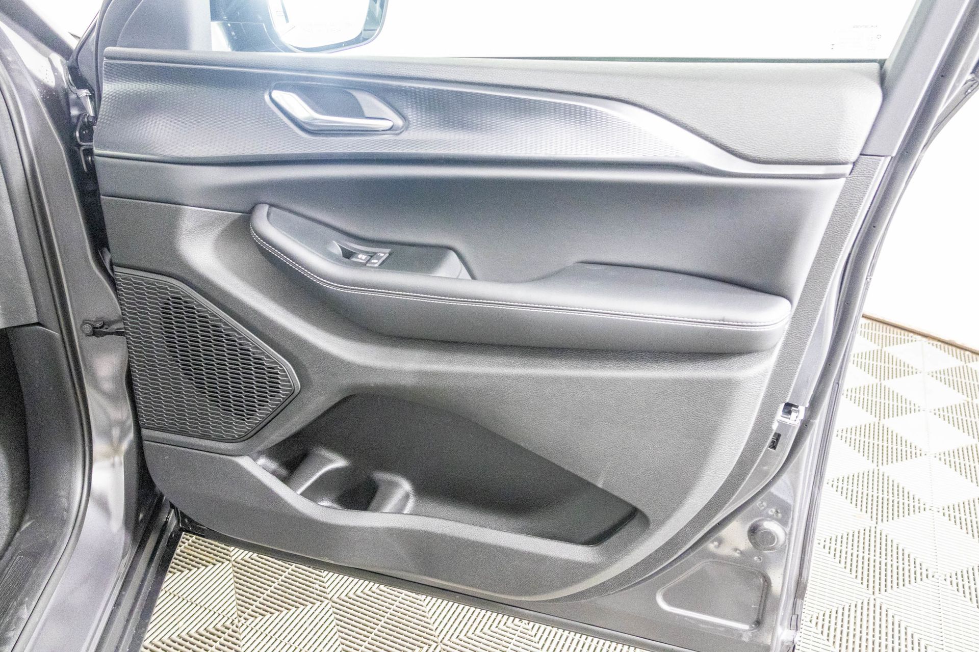 2025 JEEP GRAND CHEROKEE - Image 35