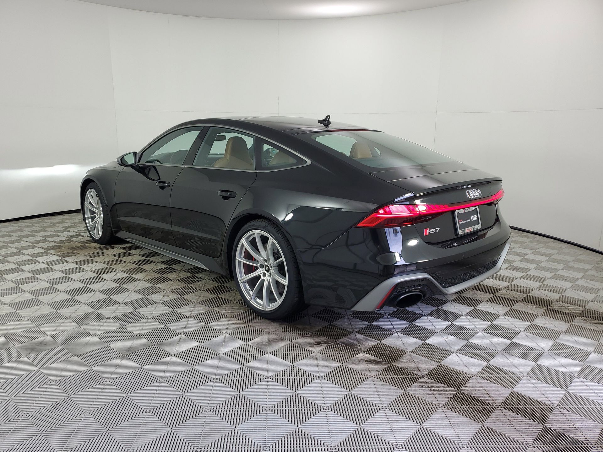 View vehicle photo 7