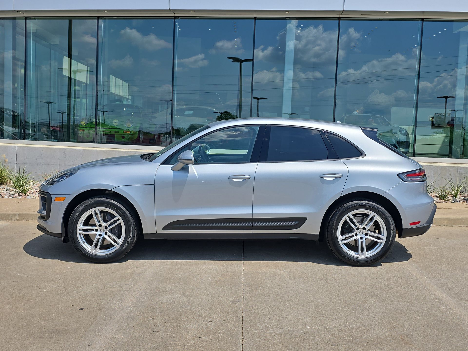 View vehicle photo 2