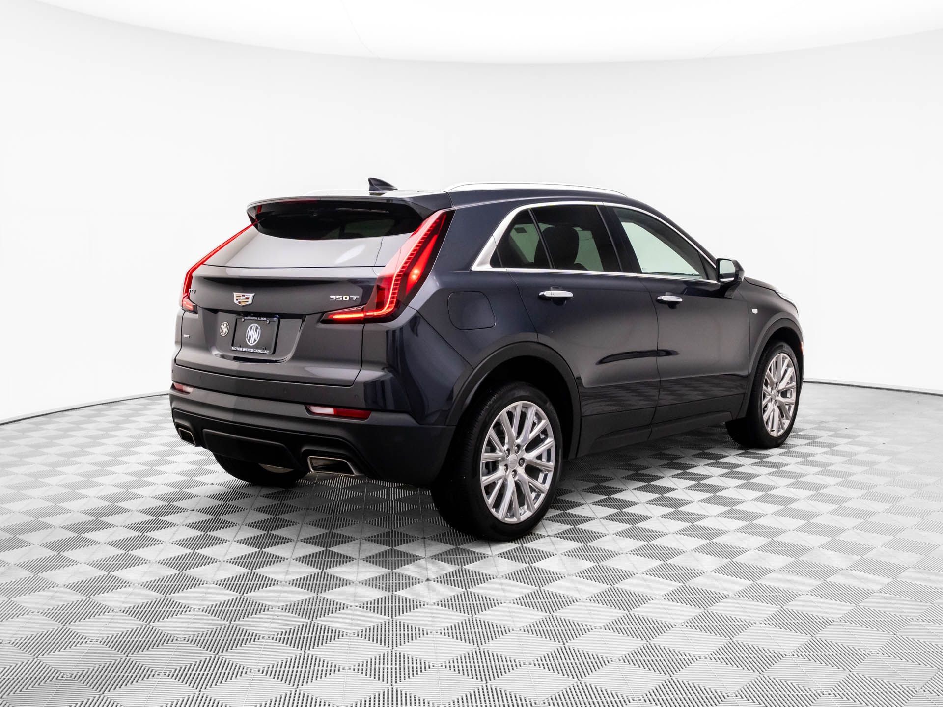 2022 Cadillac XT4 Luxury photo