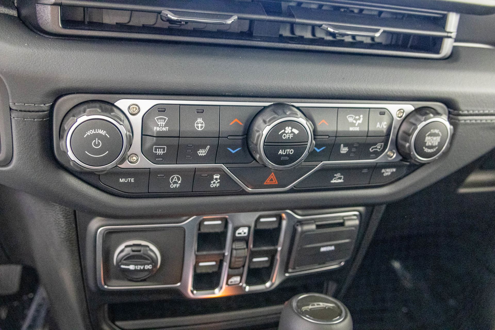 2025 JEEP GLADIATOR - Image 27